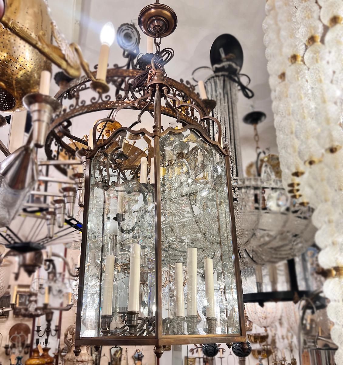 Große große englische Laterne aus patinierter Bronze (Mitte des 20. Jahrhunderts) im Angebot