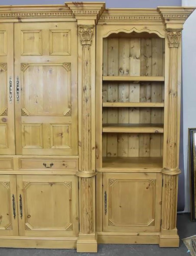 Large English Pine Bookcase Display Cabinet In Good Condition In Bronx, NY
