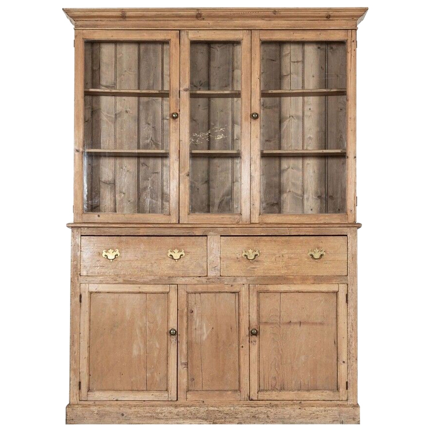 Grande commode en pin anglais émaillé