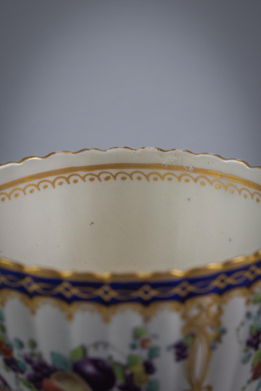 Large English Porcelain Covered Sugar Bowl, Worcester, Circa 1770 For Sale 1