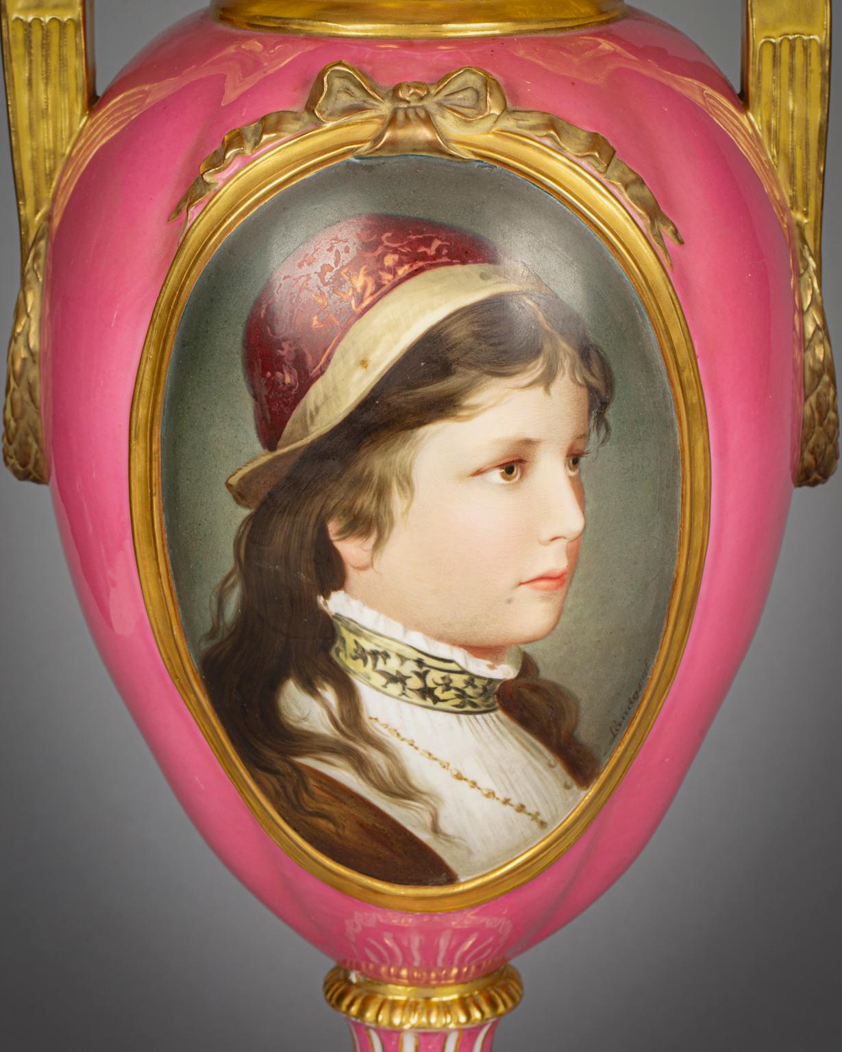 Fine XIX secolo Grande vaso coperto di porcellana inglese con ritratto, Crown Derby, datato 1881 in vendita
