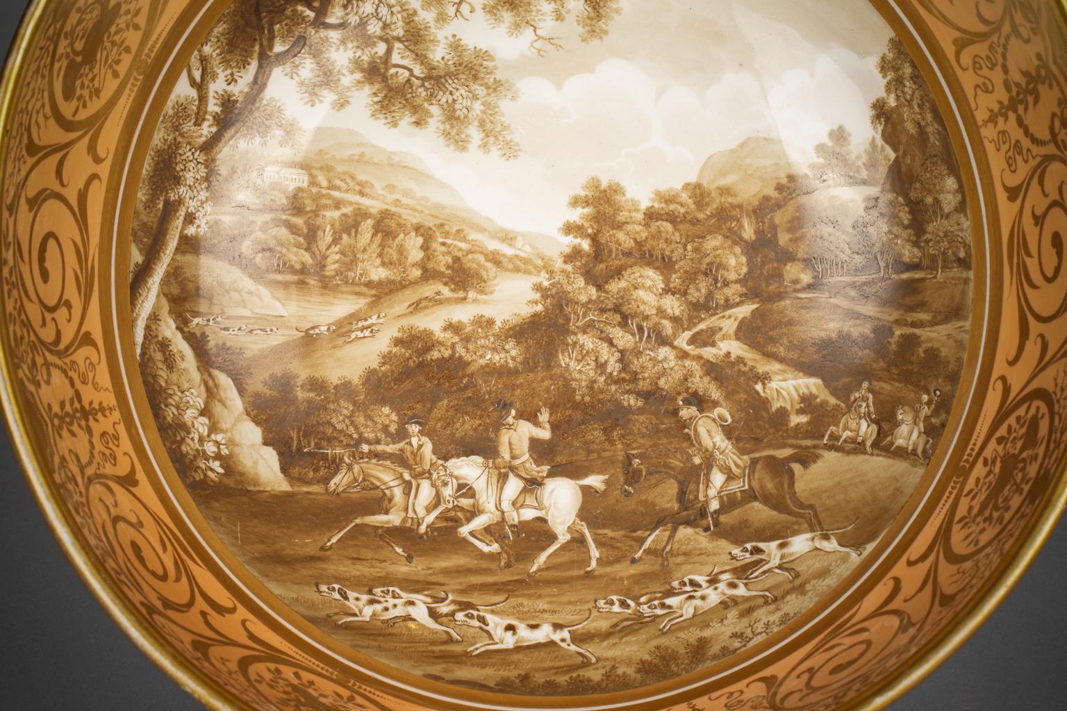 Porcellana Grande zuppiera inglese in porcellana a forma di salmone, 1810 circa in vendita