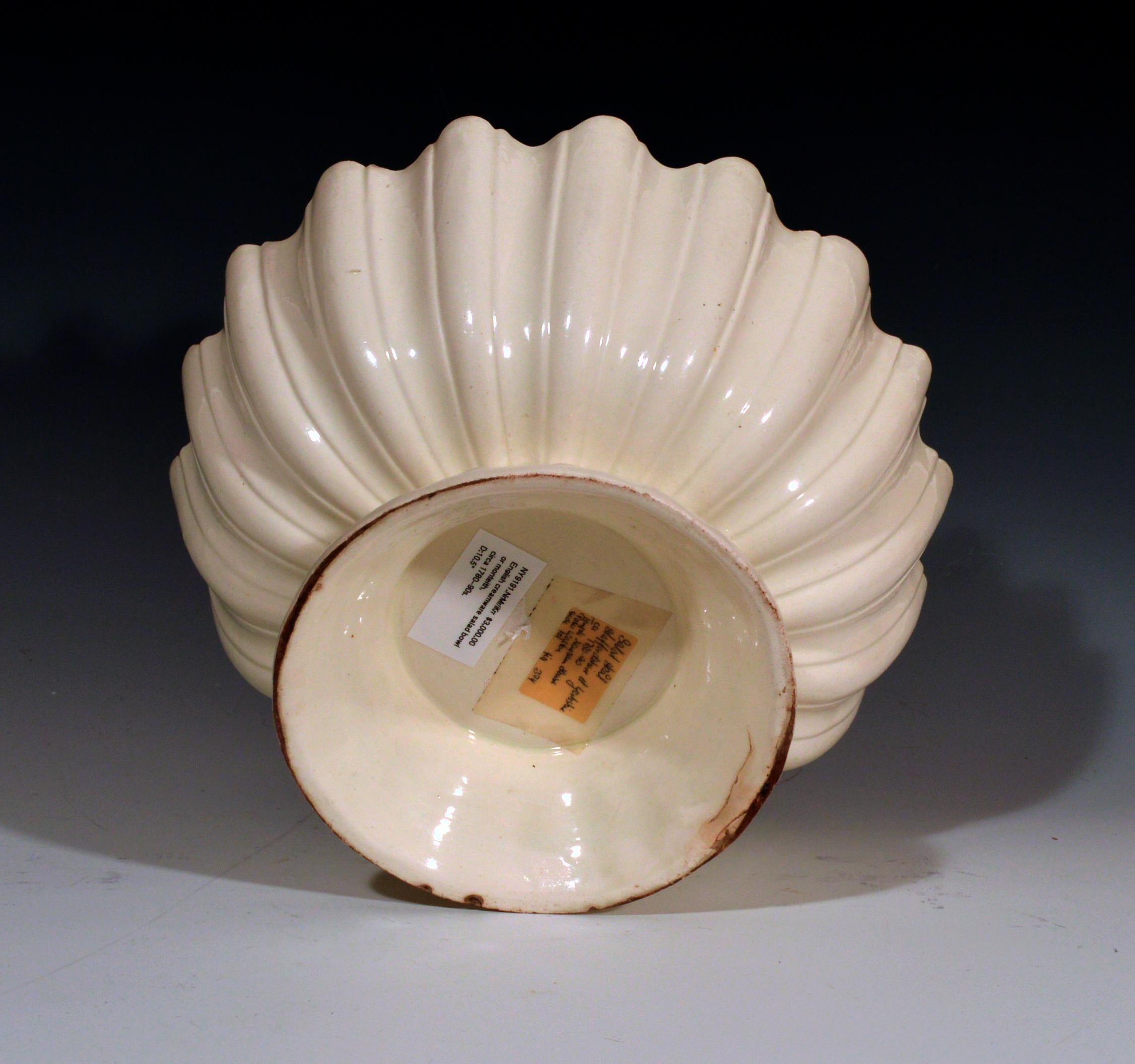 Large English pottery circular plain creamware fruit bowl,
circa 1780s-1790s.

A circular plain creamware salad bowl with a raised hollow foot and fluted sides like a silver monteith.

Dimensions: 10 1/2 inches diameter x 5 3/4 inches