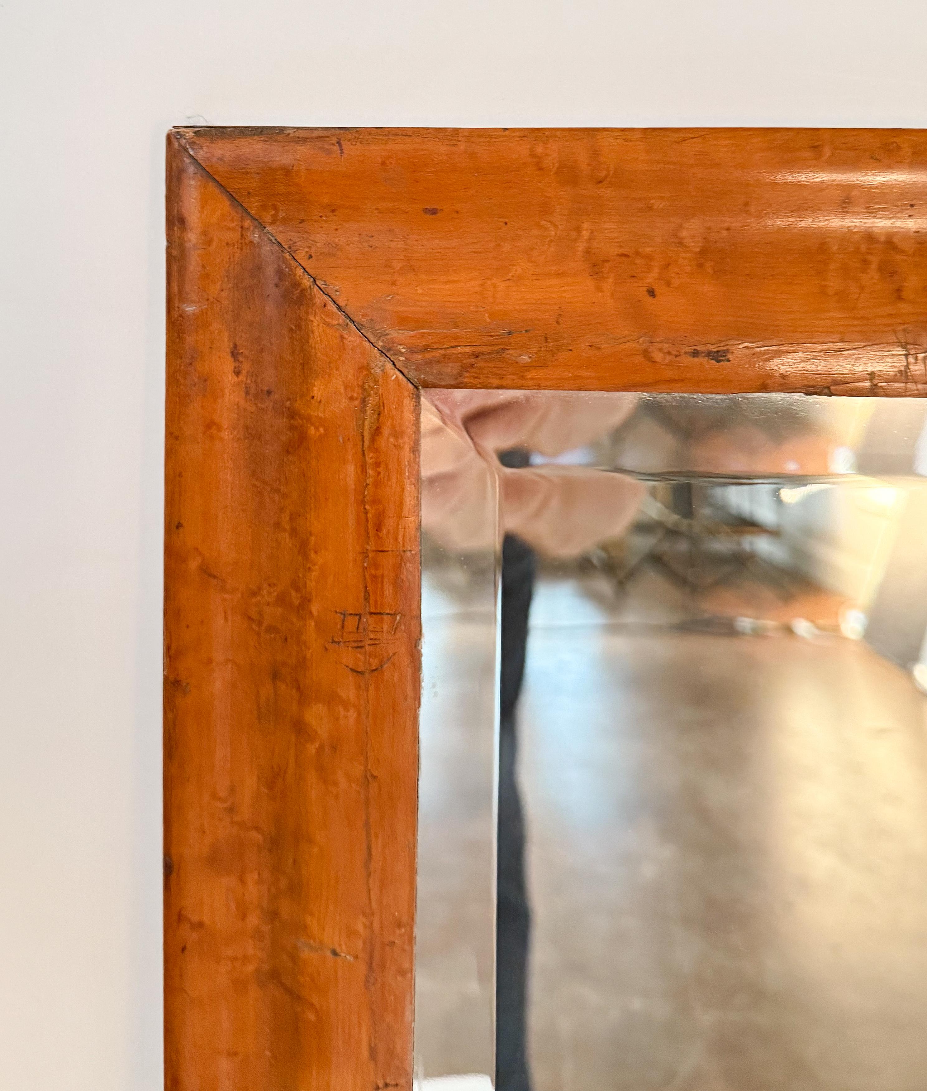 Großer englischer, rechteckiger, abgeschrägter Wand- oder Hallenspiegel (H 37 3/8 x B 30 1/4) im Zustand „Gut“ im Angebot in Austin, TX