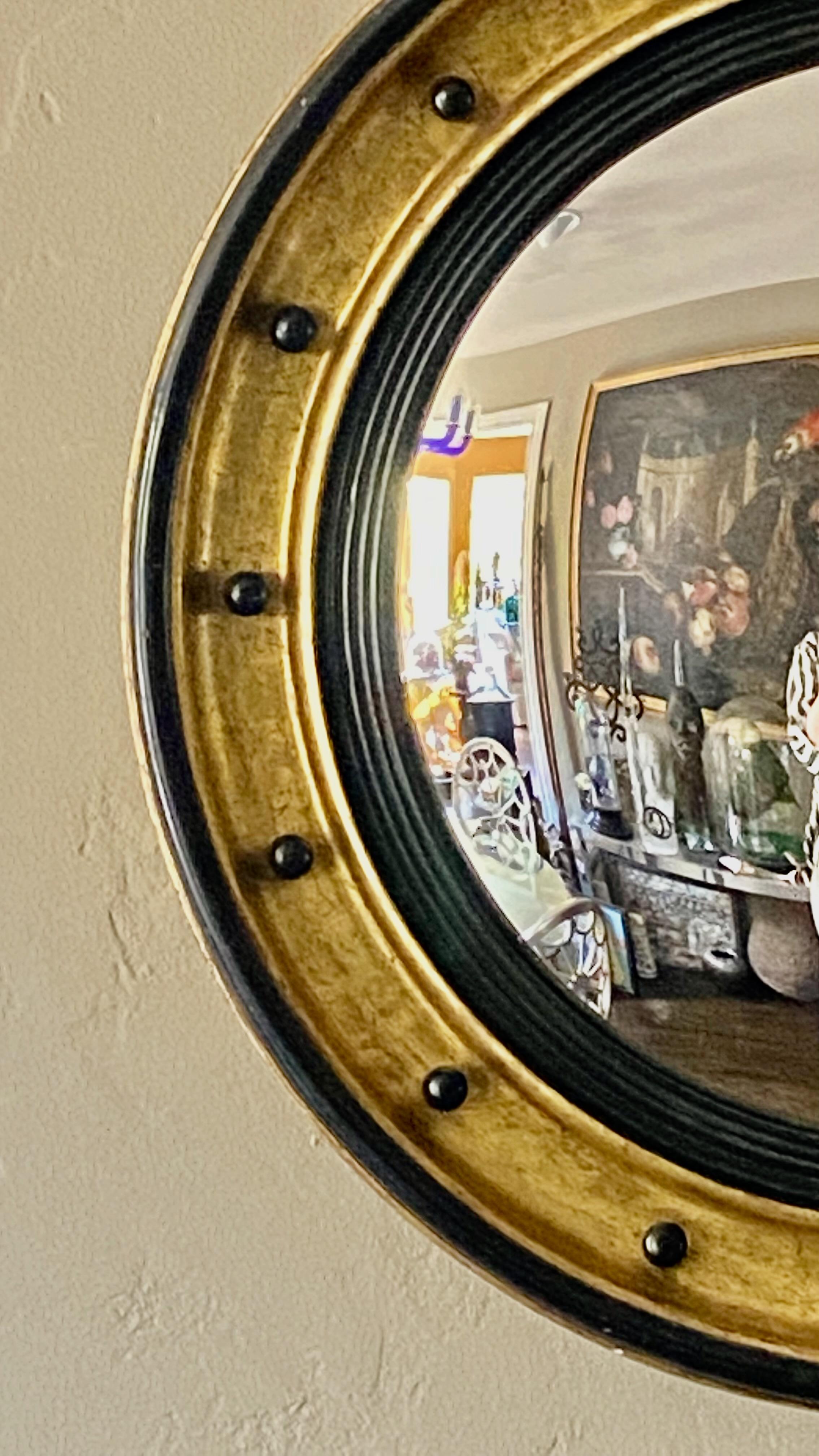 Large English Regency Gilt Convex Mirror, Early 19th Century In Good Condition In San Francisco, CA