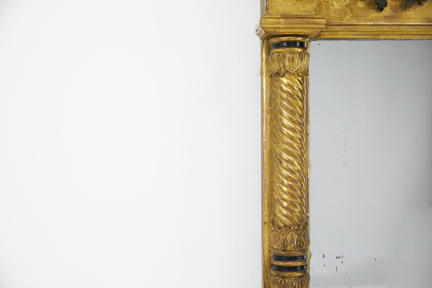 Large English Regency pier mirror with original gilding and carved wood acorn leaf decoration, circa 1810.
  