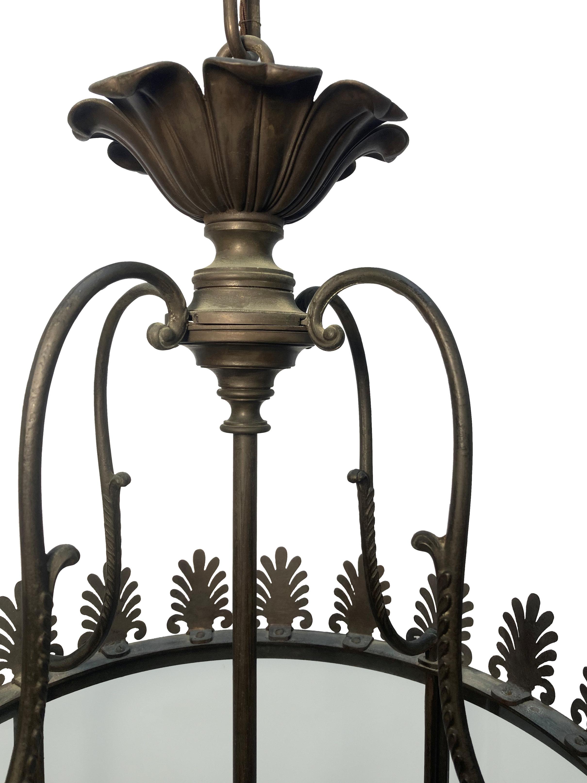 Milieu du XXe siècle Grande lanterne tambour en bronze de style Régence anglaise en vente