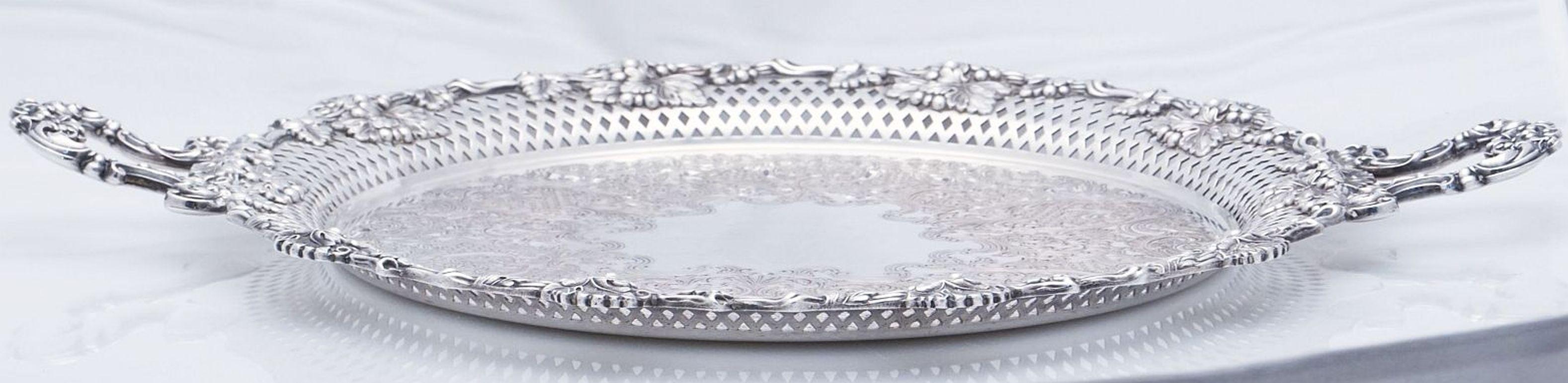 Large English Silver Round Serving or Drinks Tray with Handles For Sale 7
