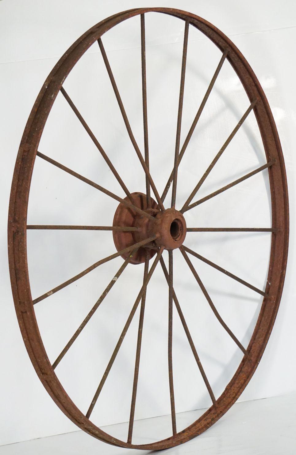 Large English Spoked Cart or Wagon Wheel of Iron from the 19th Century (Dia 54) For Sale 2
