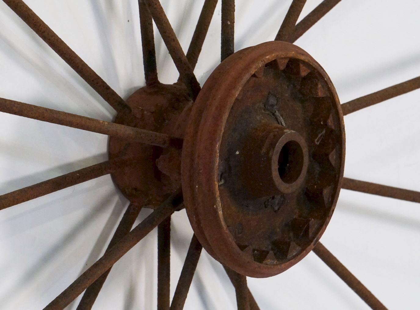 Large English Spoked Cart or Wagon Wheel of Iron from the 19th Century (Dia 54) In Good Condition For Sale In Austin, TX