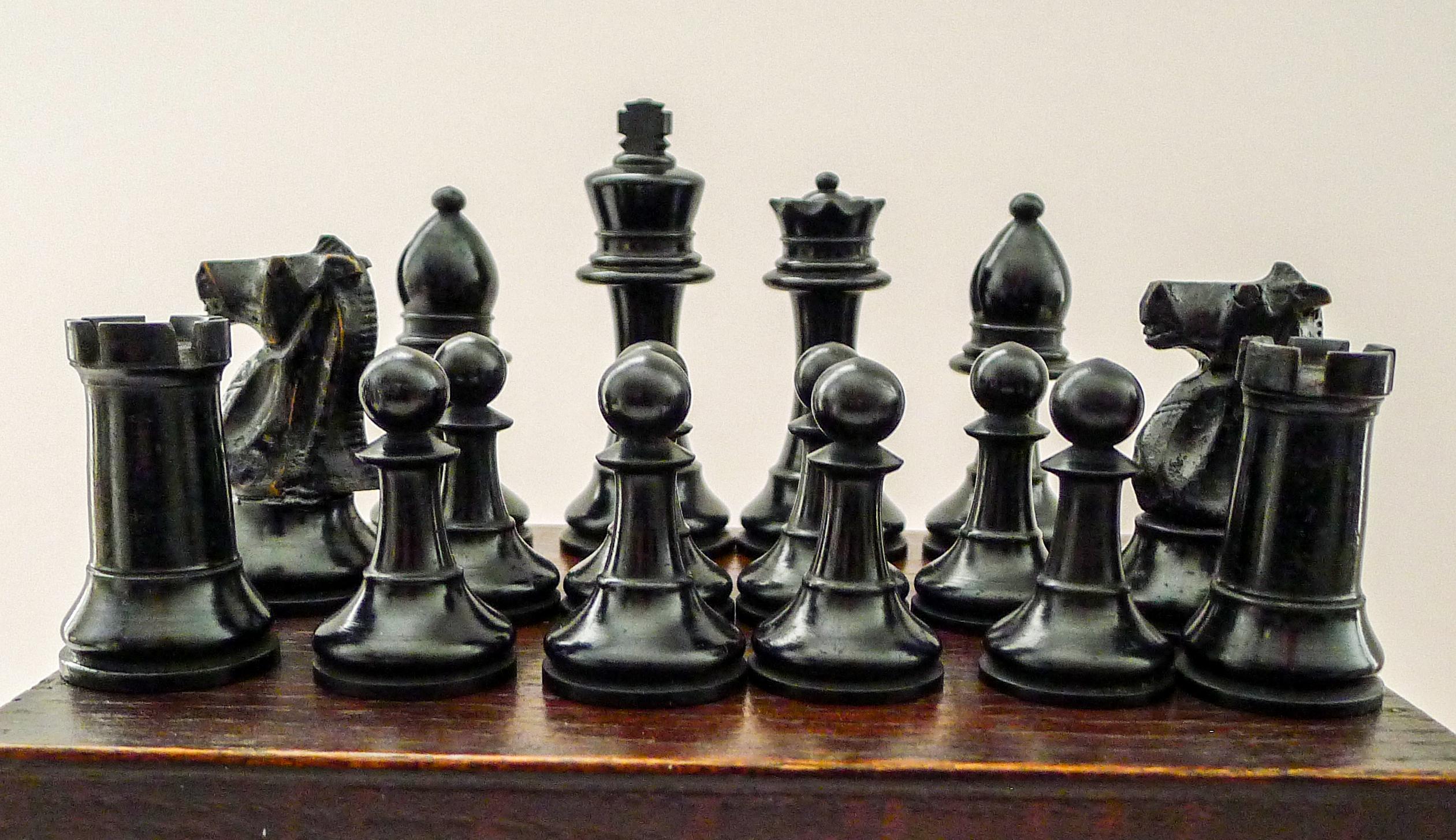 Large English Staunton Style Boxwood Chess Set c.1900 1