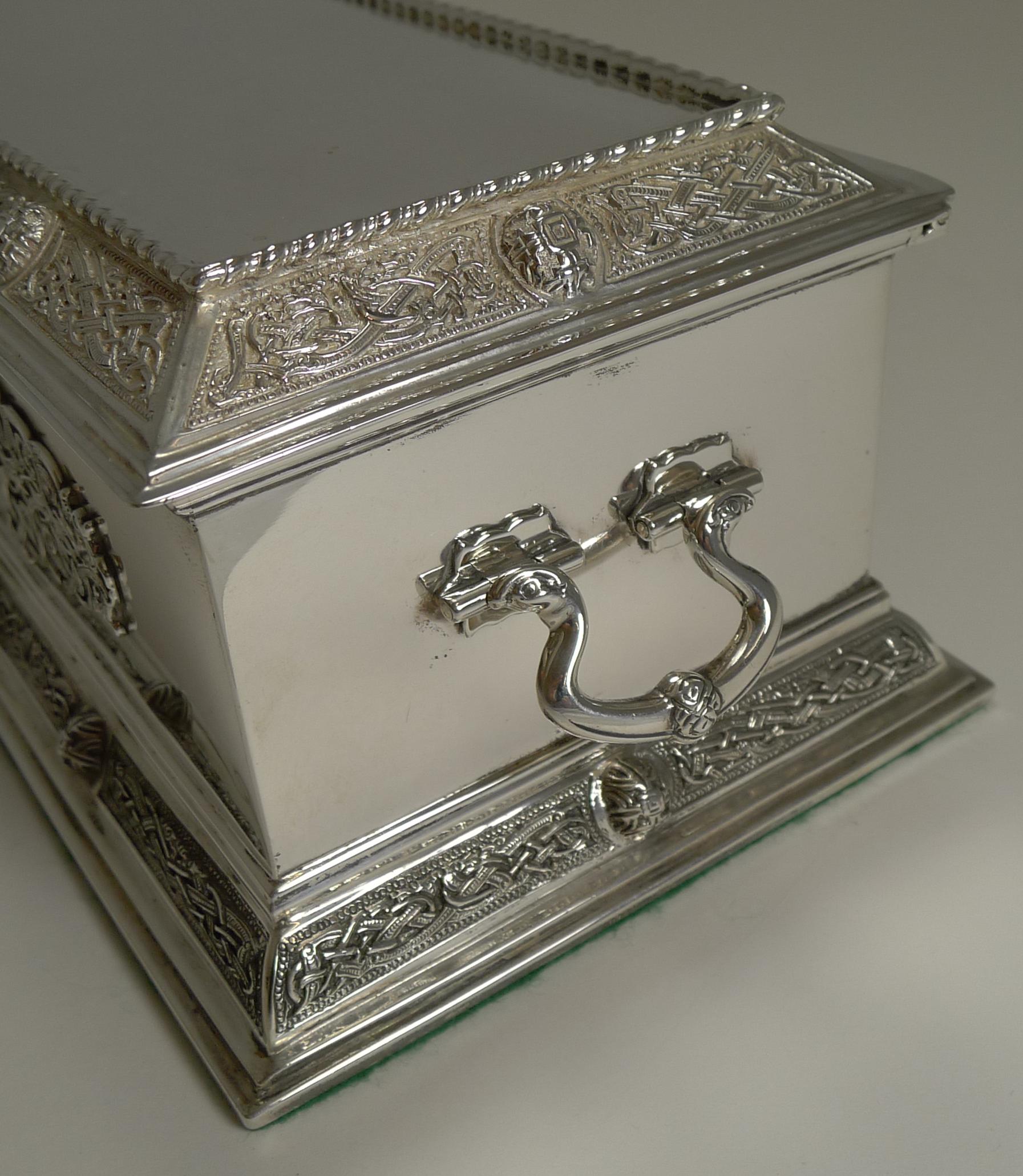Large English Sterling Silver Jewelry Box by Elkington & Co., Celtic Design In Good Condition In Bath, GB
