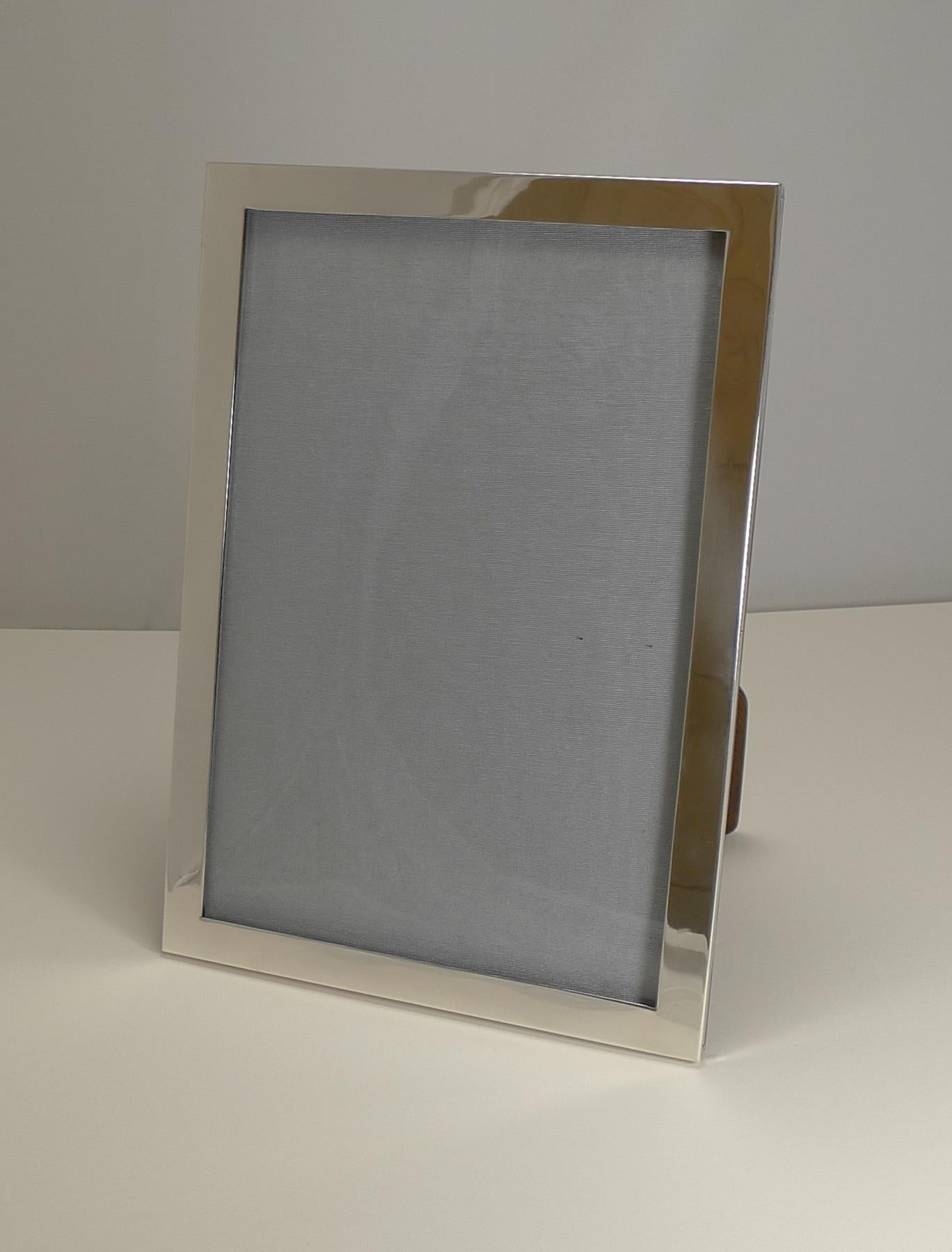 Large English Sterling Silver Two-Way Photograph / Picture Frame In Good Condition In Bath, GB