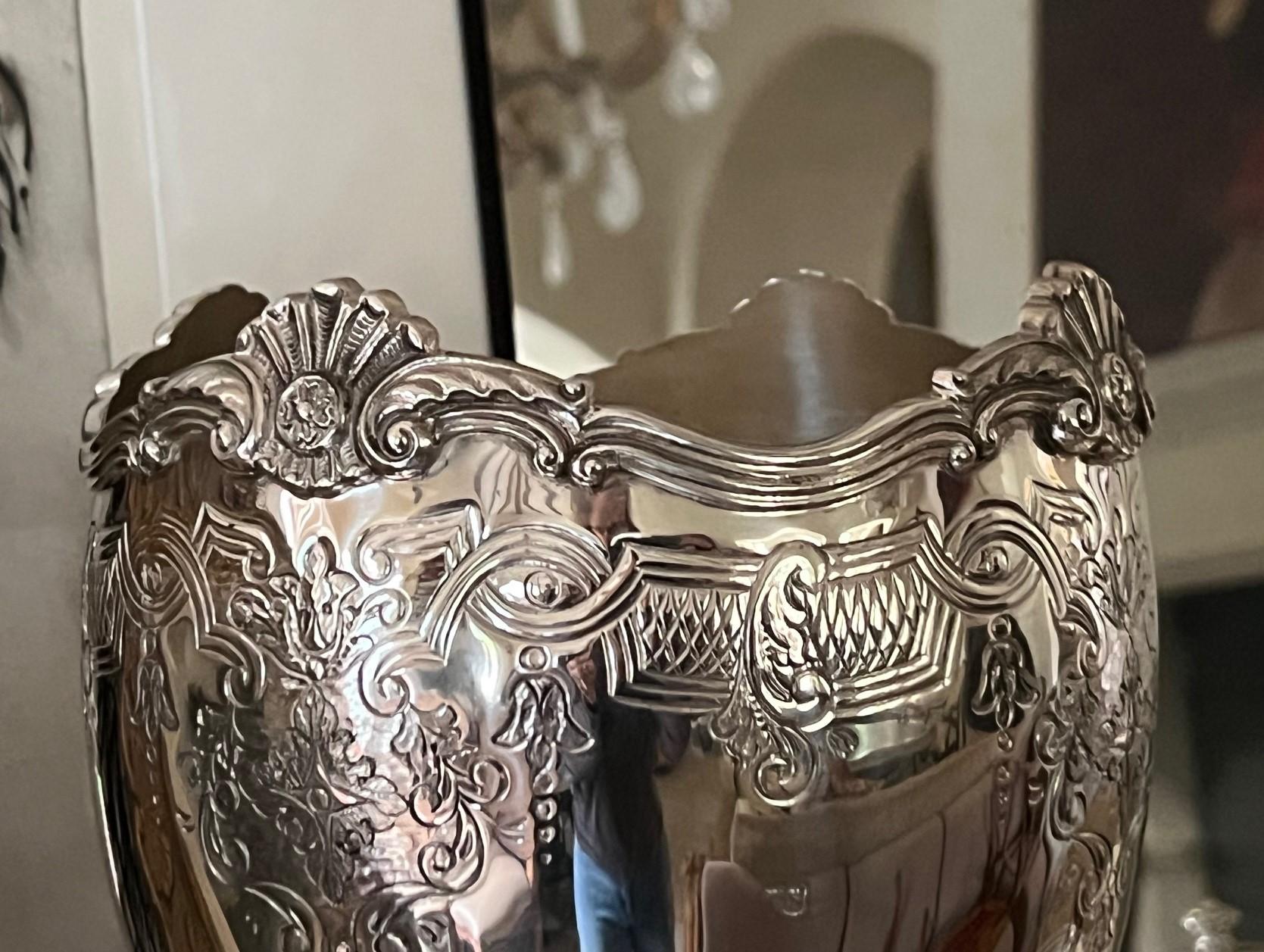 Große englische Vase aus massivem Sterlingsilber von Camelot Silver im Angebot 10
