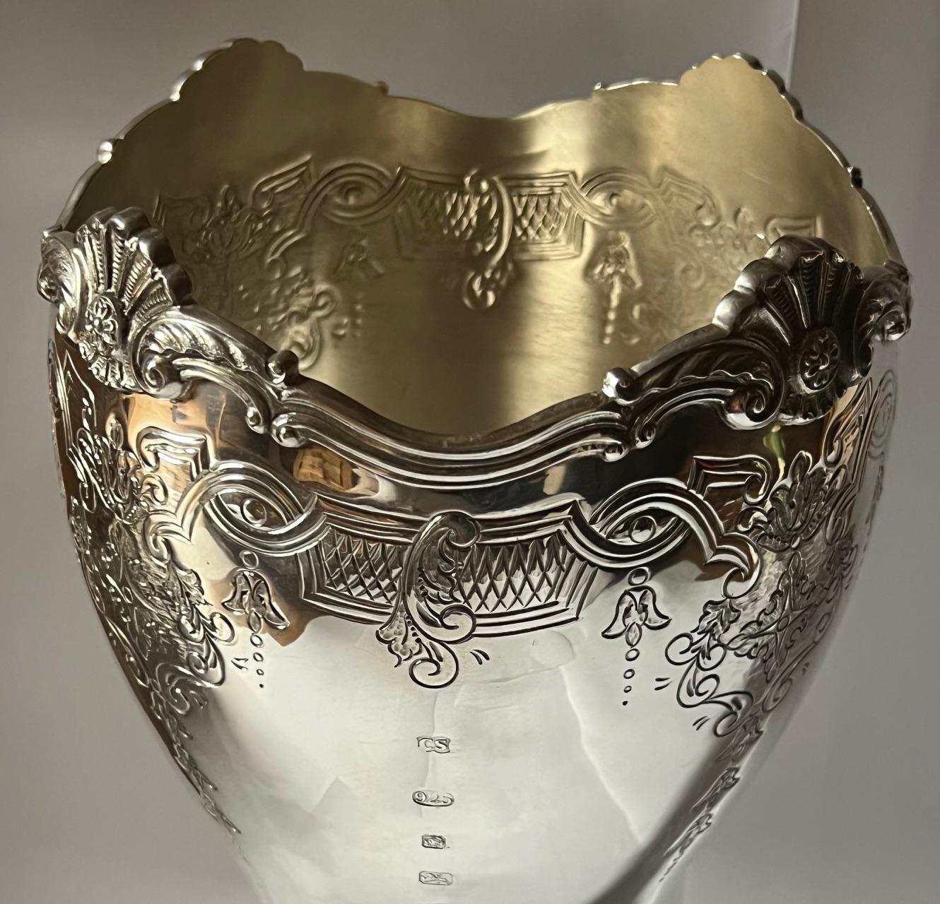 Große englische Vase aus massivem Sterlingsilber von Camelot Silver im Angebot 12