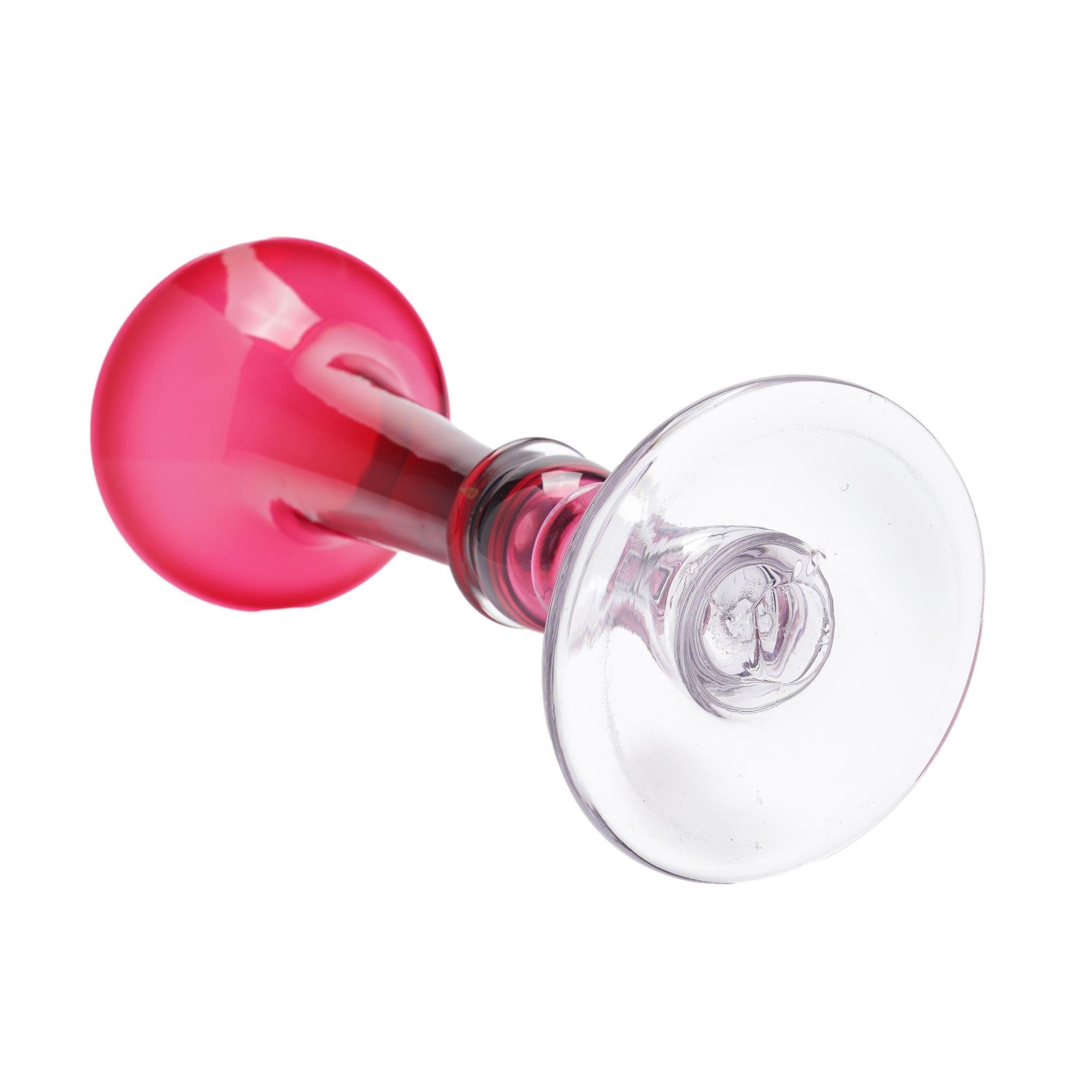 Grande vaso inglese a tromba in vetro color mirtillo rosso, 1850-1900 ca. in vendita 1