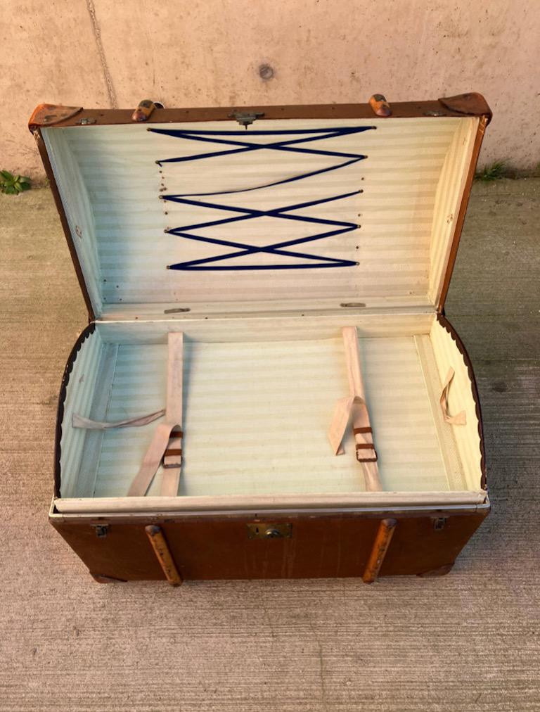 Große englische viktorianische Dome Top Canvas Dampfer Reisekoffer. Monogrammiert F.H.D. (Leder) im Angebot