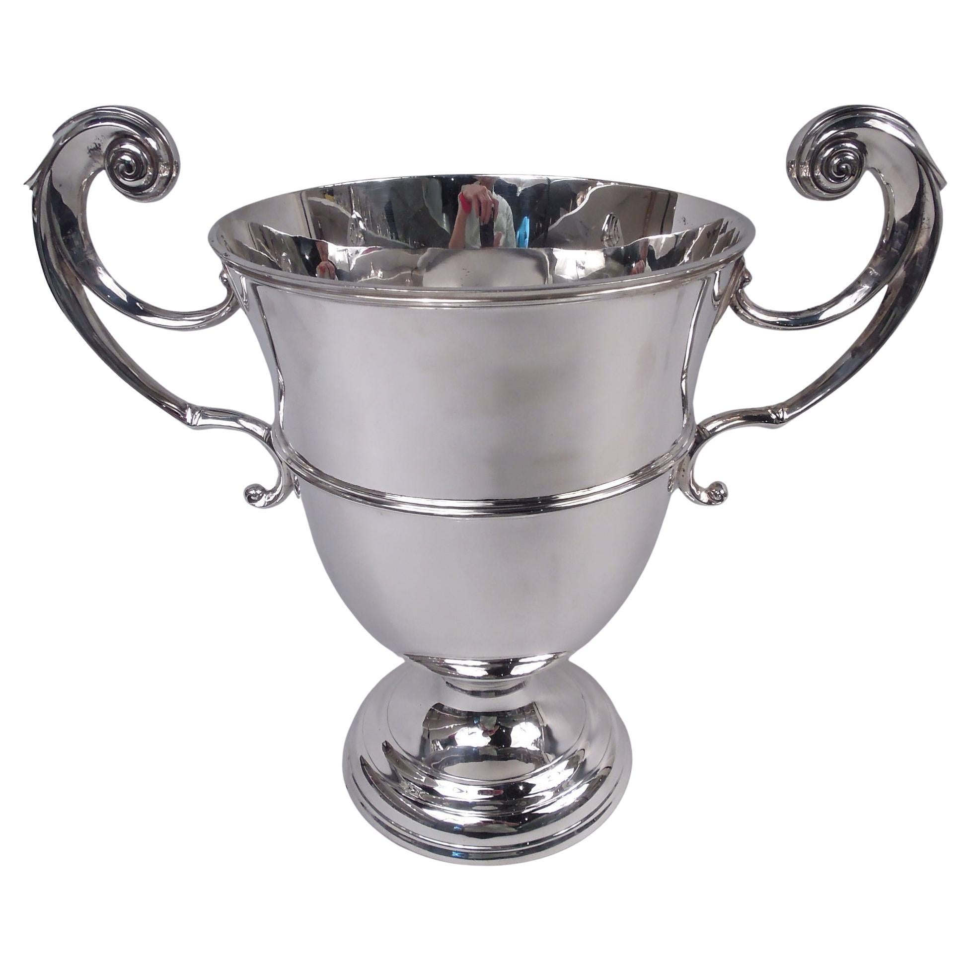 Großer englischer viktorianischer neoklassizistischer Pokal aus Sterlingsilber, 1897
