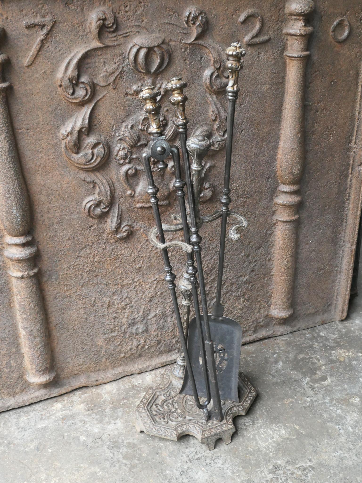 Large English Victorian Period Fireplace Tools, 19th C In Good Condition For Sale In Amerongen, NL