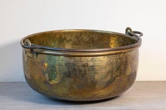 Gran vasija inglesa de latón del periodo victoriano de finales del siglo XIX con asa