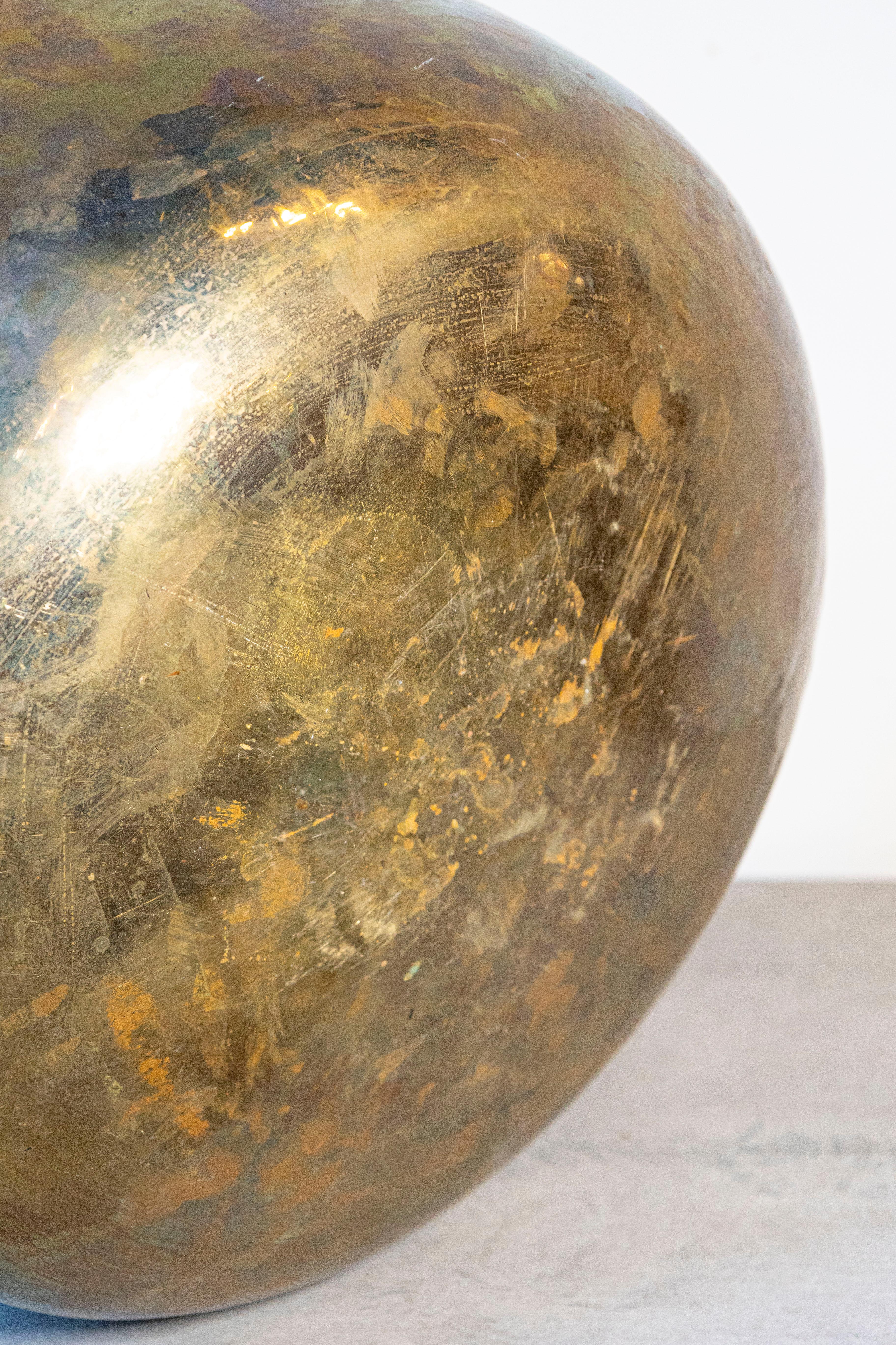Grande vaso inglese di epoca vittoriana della fine del XIX secolo in ottone con manico in vendita 2