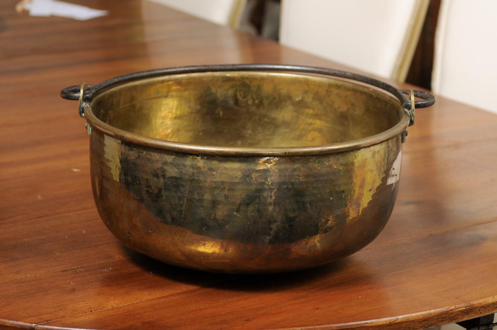 Large English Victorian Period Late 19th Century Brass Vessel with Handle For Sale 6