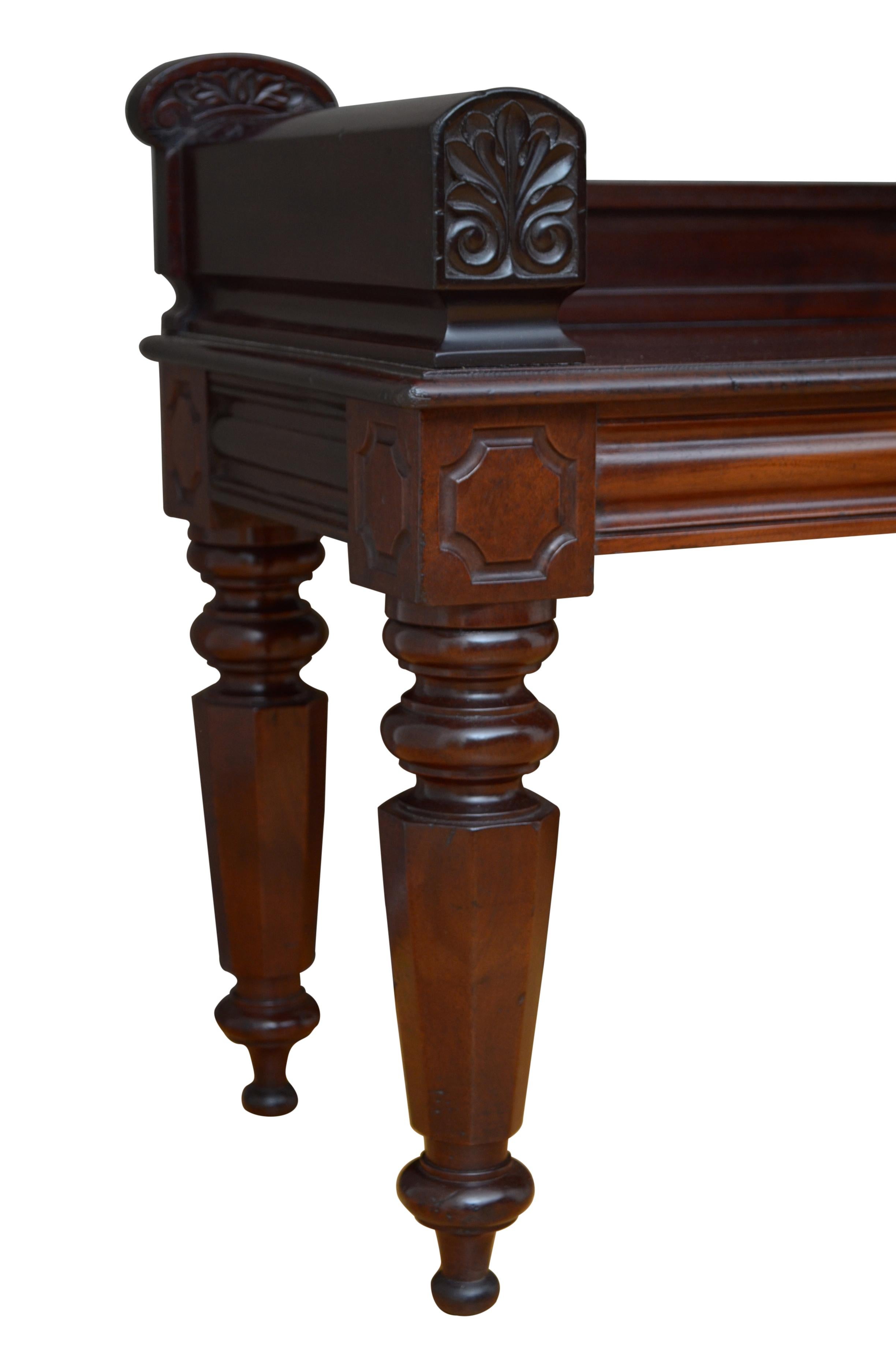 Große englische William IV Mahagoni-Hallensitzbank im Angebot 7