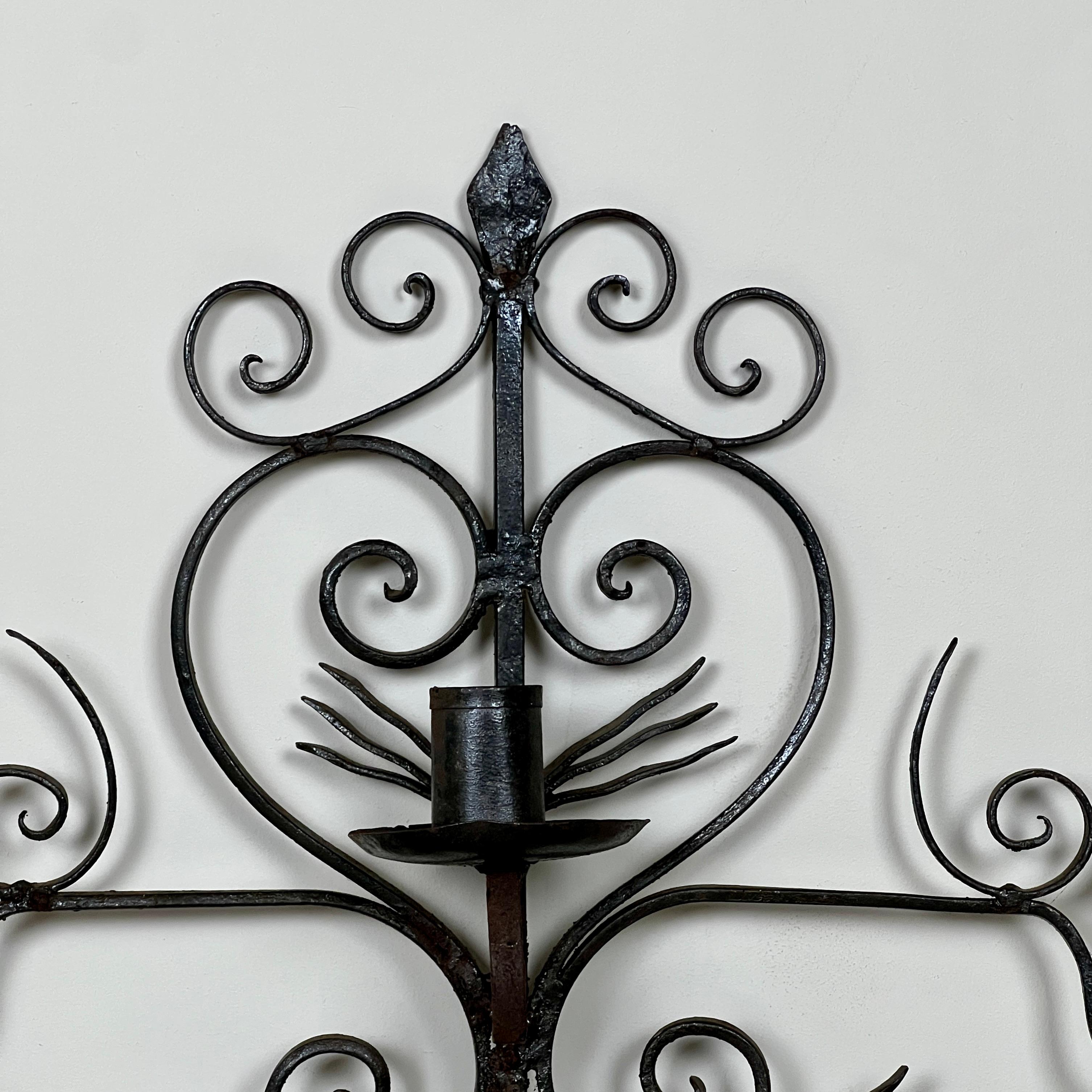 Gran Candelabro de Pared Corazón de Hierro Forjado Inglés en Bueno estado para la venta en London, GB