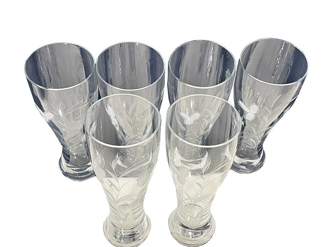 Large engraved beer glasses with wheat and fruit pattern, 1950s

Fabulous tall of 23,3 cm / 9,17 Inch crystal beer glasses. The beer glasses with an engraved wheat and fruit pattern. The glasses are made entirely by hand. The glasses are 23,3 cm