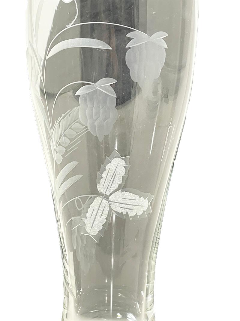 Large engraved beer glasses with wheat and fruit pattern, 1950s For Sale 2