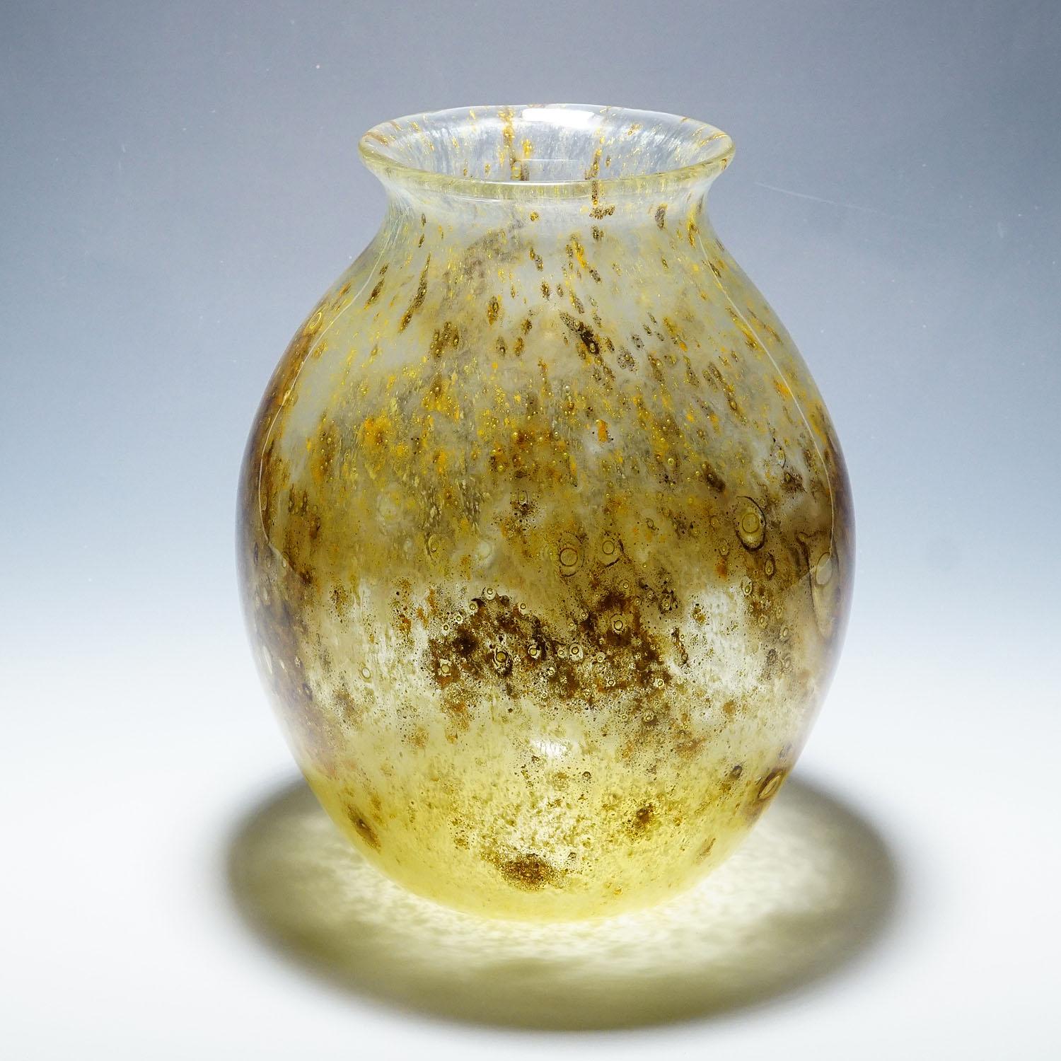 Vaso grande Ercole Barovier - Barovier&Toso Aborigeno 1954

Un grande vaso in vetro artistico della serie 