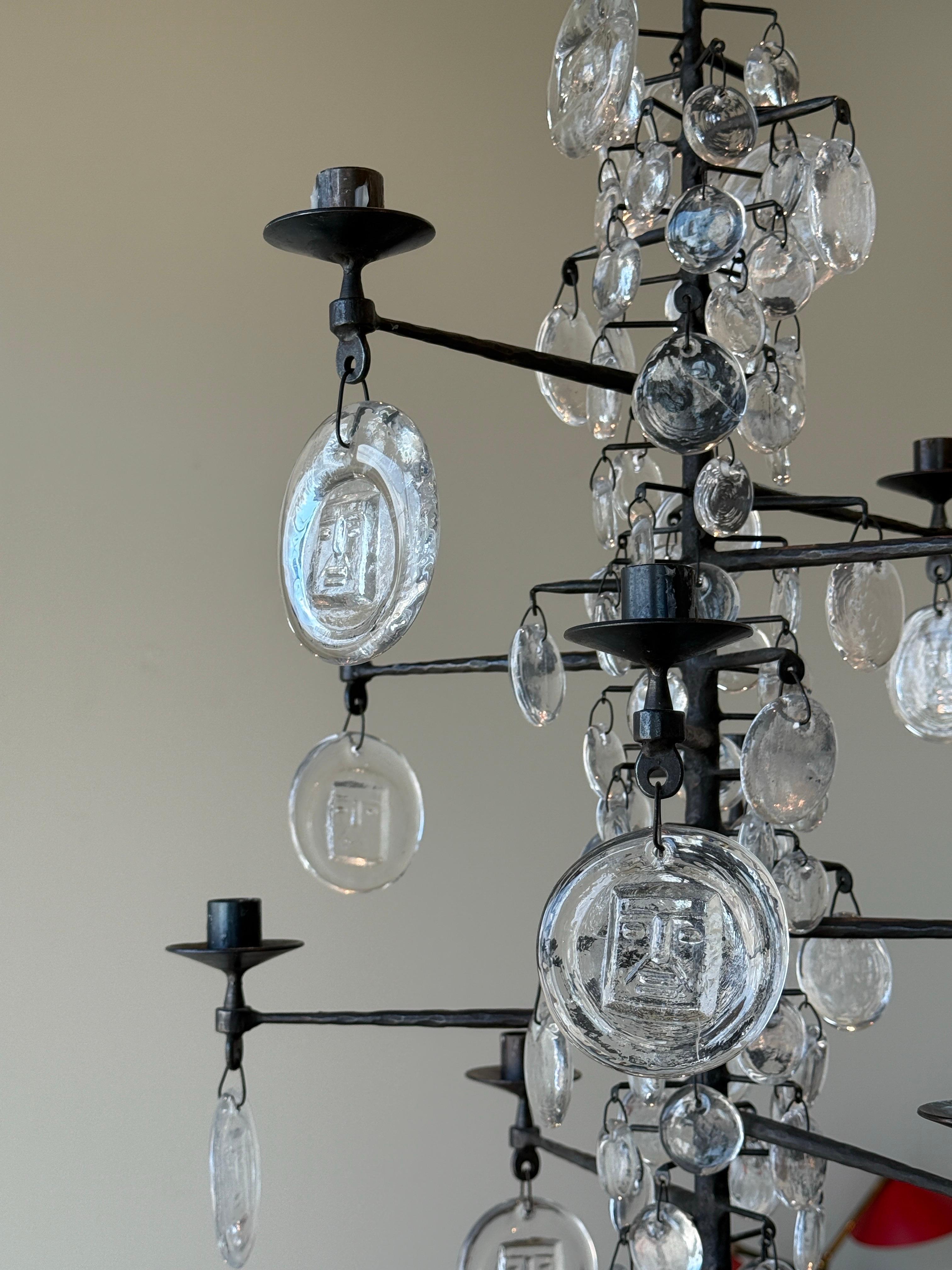 Verre Grand lustre en fer et verre d'Erik Hoglund en vente