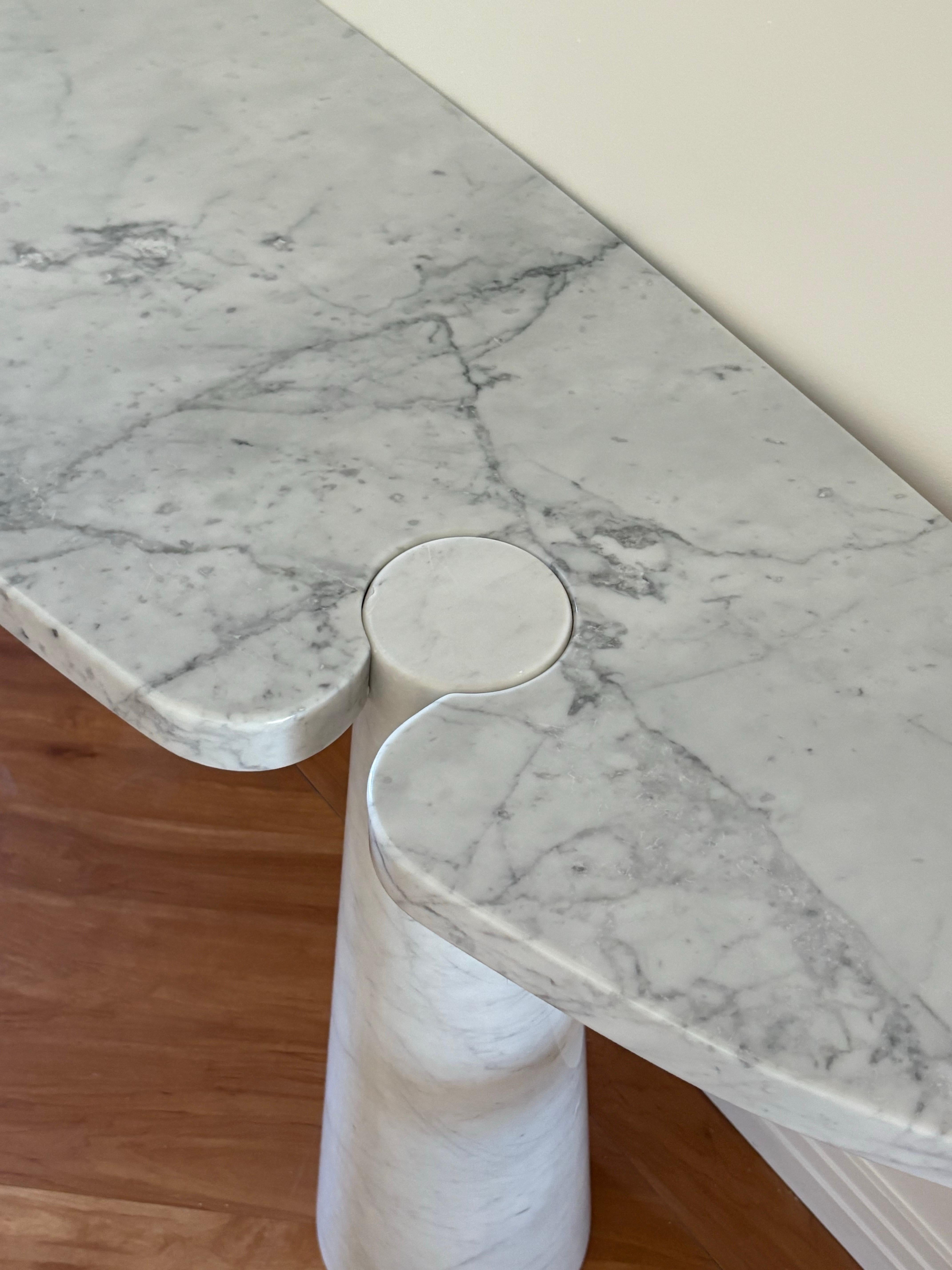 The Eros console, designed by Angelo Mangiarotti for Skipper, is a stunning testament to the designers sculptural aesthetic and architectural design principals. Highlighted by the unique “gravity joint” where a heavy Carrara marble tabletop is