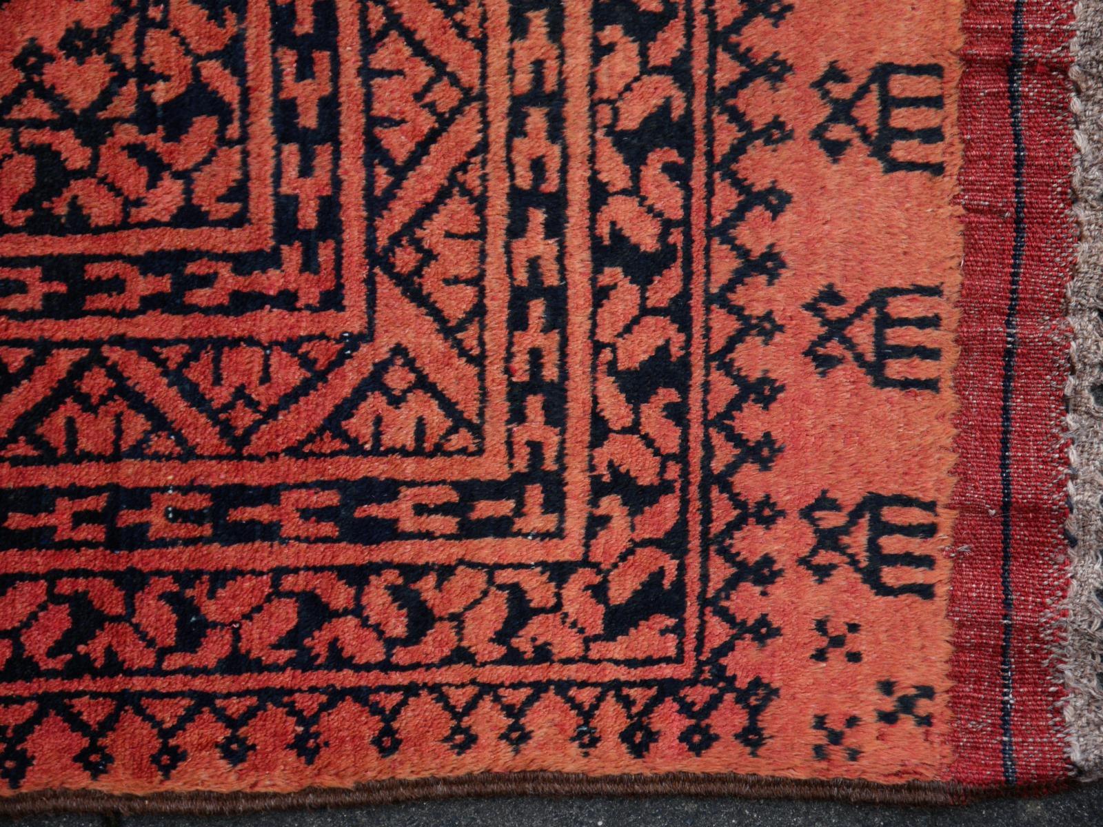 Large sized tribal rug Afghan Ersari Turkoman or Turkmen rug

The Turkmen or Turkoman people are settling in villages in Afghanistan an Turkmenistan near the Persian border. Their origin is tribal nomadic, but most members of the tribes have