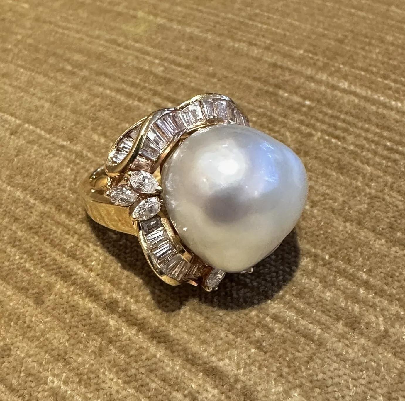 Large Estate Baroque Pearl and Diamond Ring in 18k Yellow Gold In Excellent Condition For Sale In La Jolla, CA