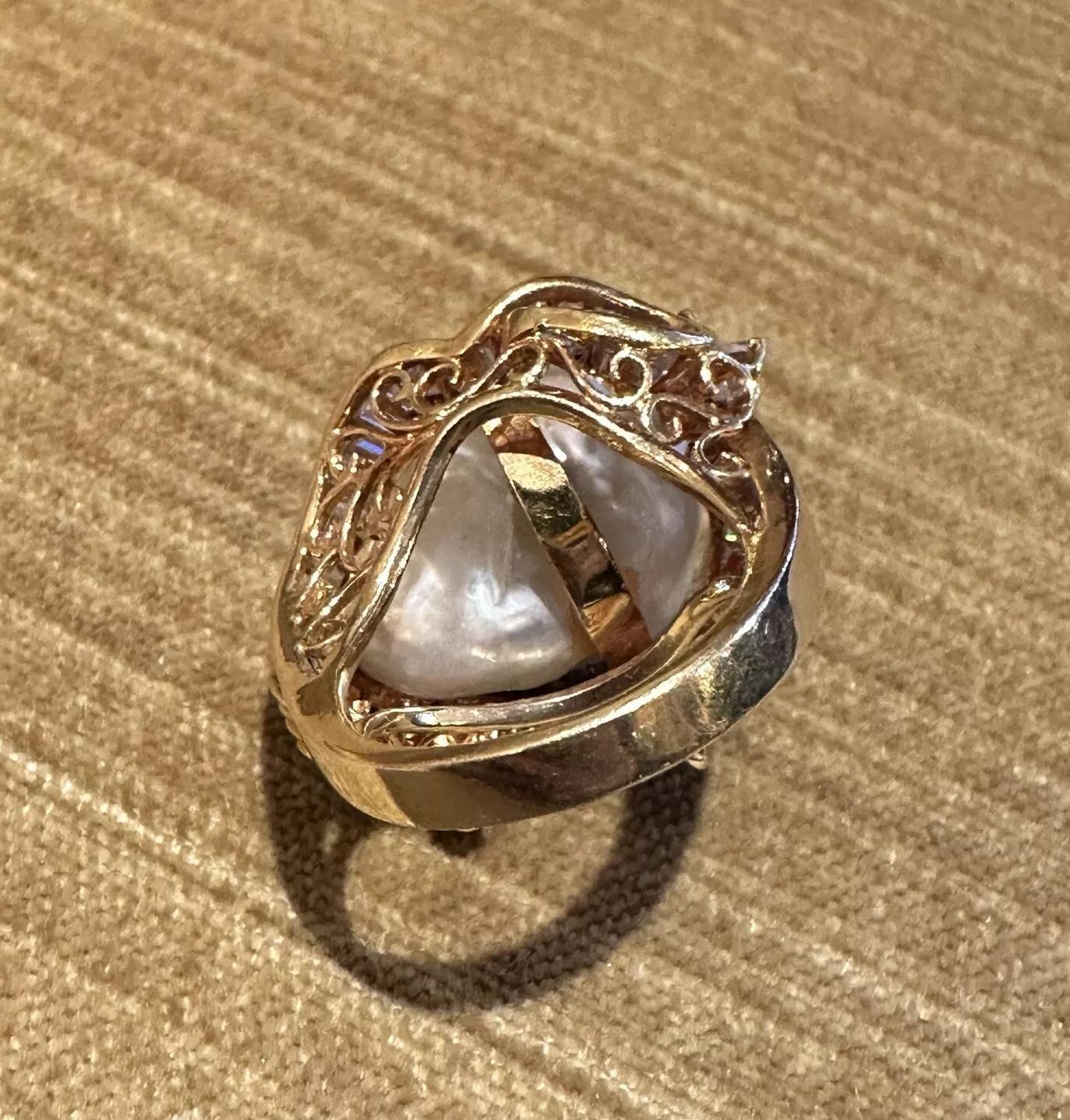 Large Estate Baroque Pearl and Diamond Ring in 18k Yellow Gold For Sale 1