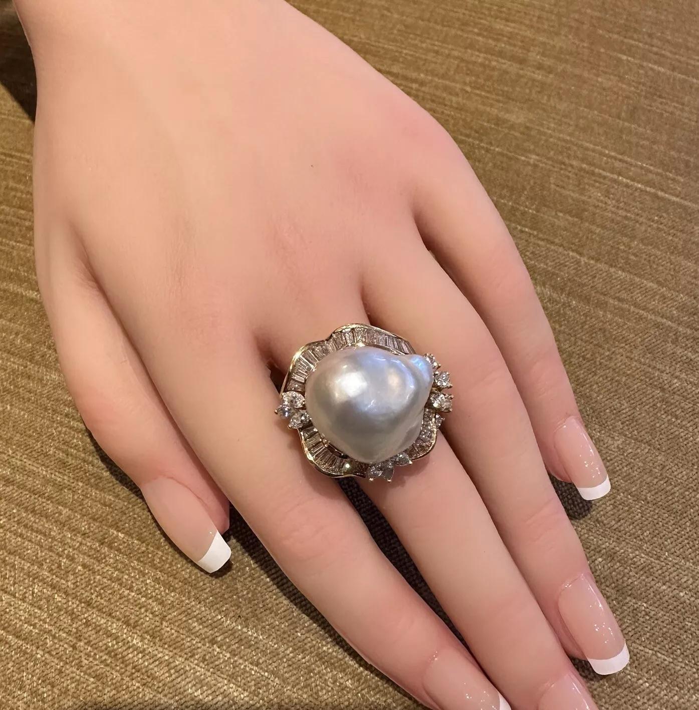 Large Estate Baroque Pearl and Diamond Ring in 18k Yellow Gold For Sale 2