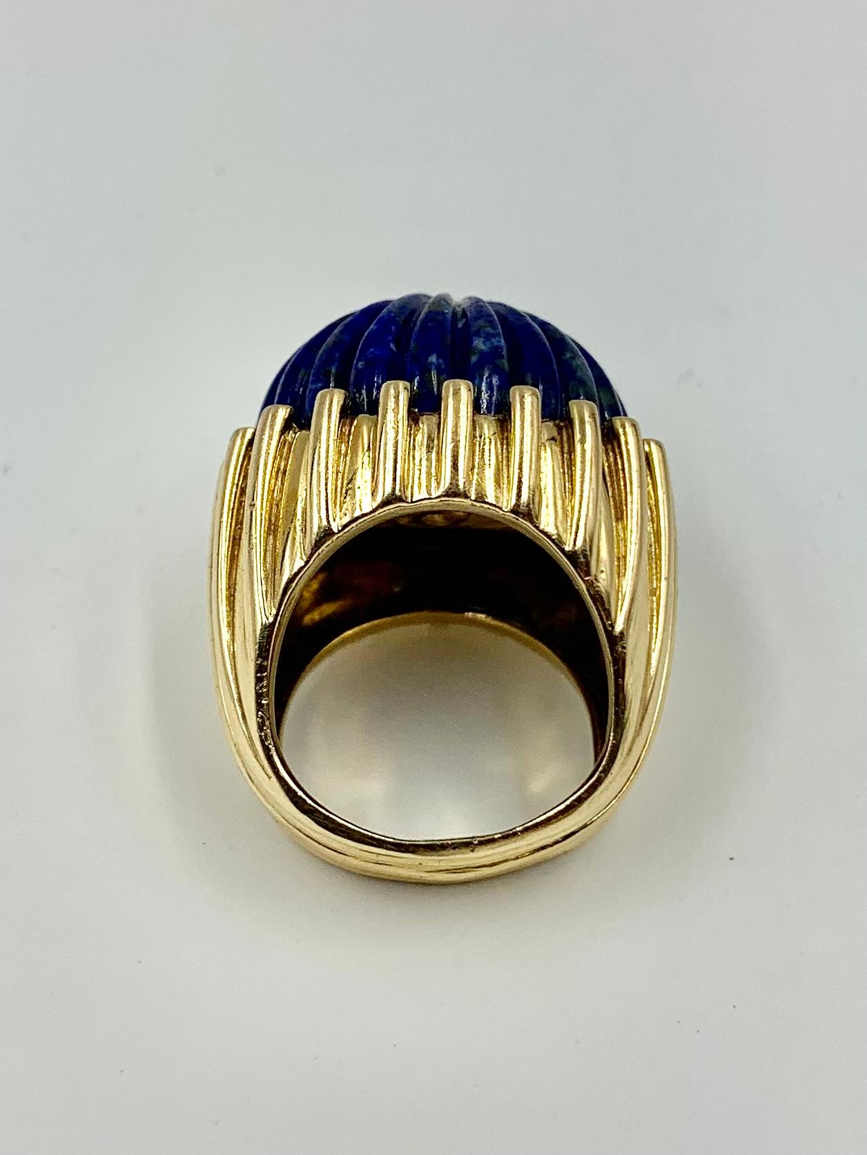 Large Estate Carved Lapis Lazuli Fluted 14K Yellow Gold Cocktail Ring, 1980's For Sale 4