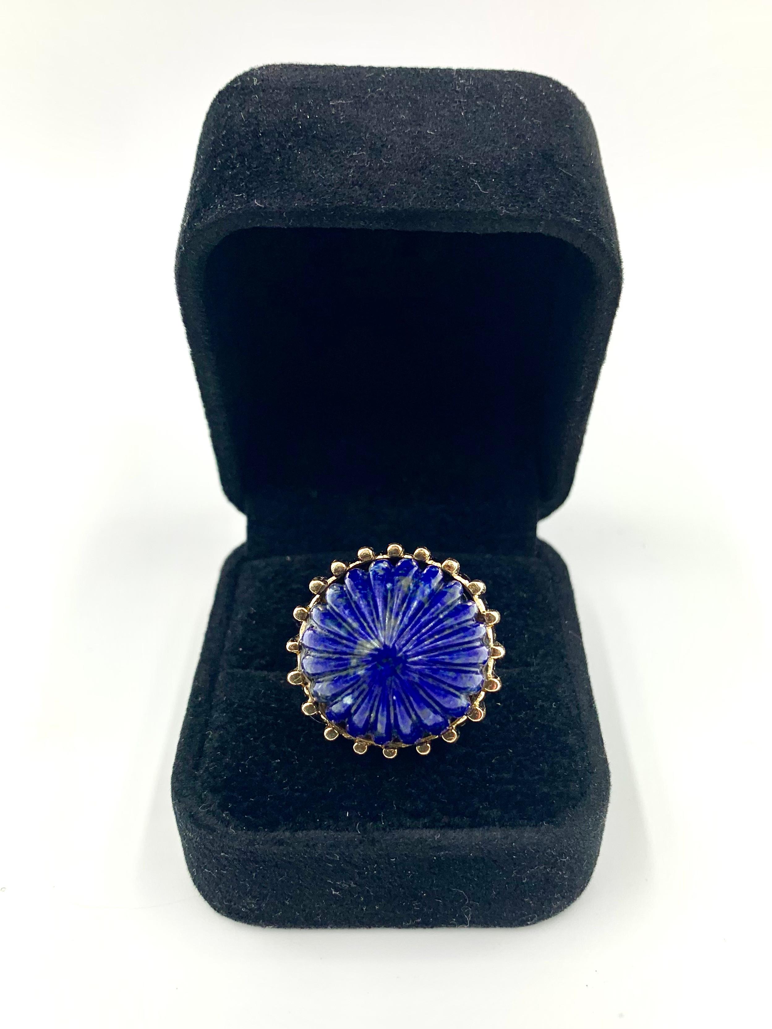 Großer geschnitzter Lapislazuli-Cocktailring mit geriffeltem 14K Gelbgold, 1980er Jahre im Angebot 6