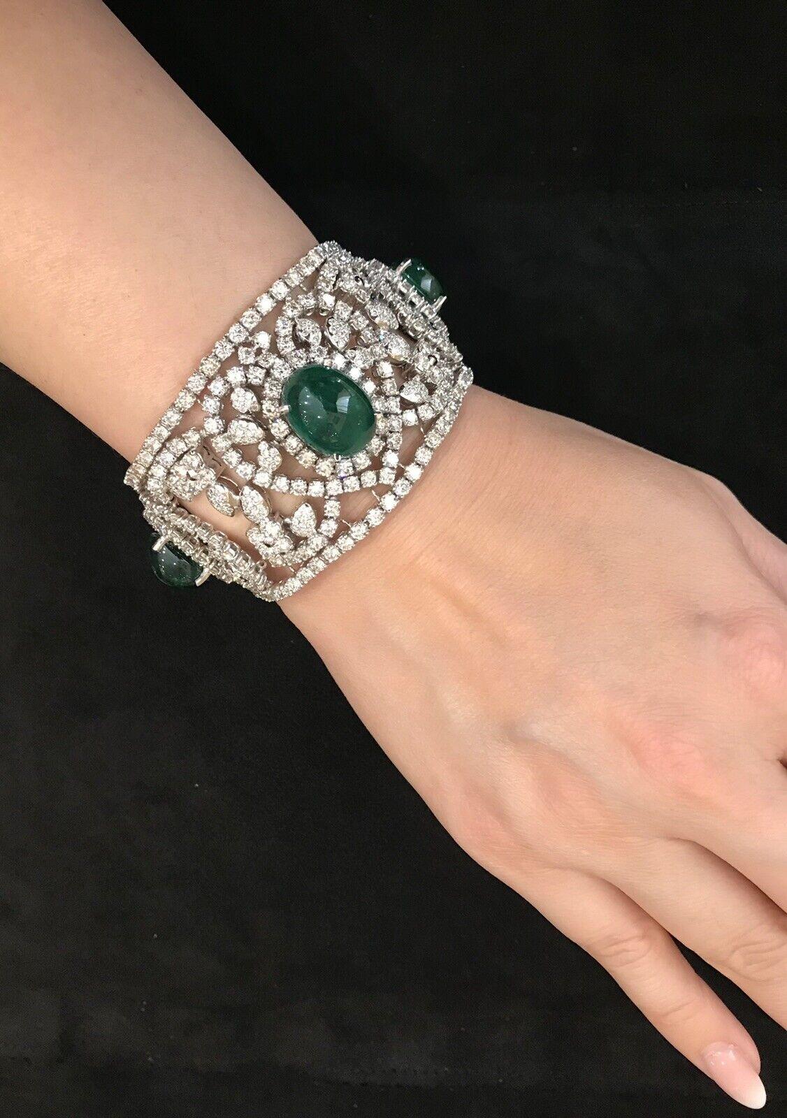 Großes Armband aus 18 Karat Weißgold mit Smaragd-Cabochon und Diamanten im Angebot 1