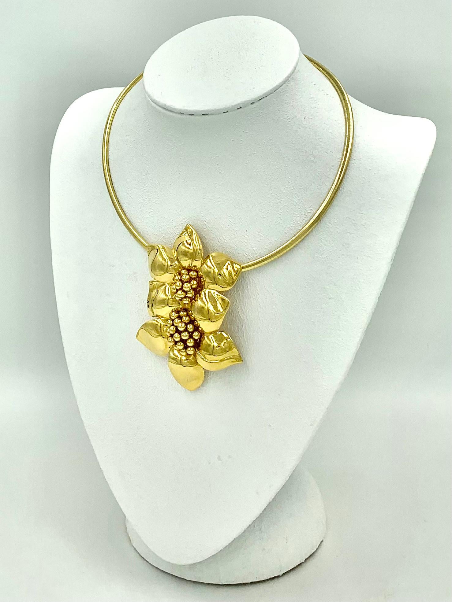 Women's or Men's Large Estate Sabbadini 18K Gold Due Fiori Clip Brooch, Pendant Necklace Enhancer For Sale