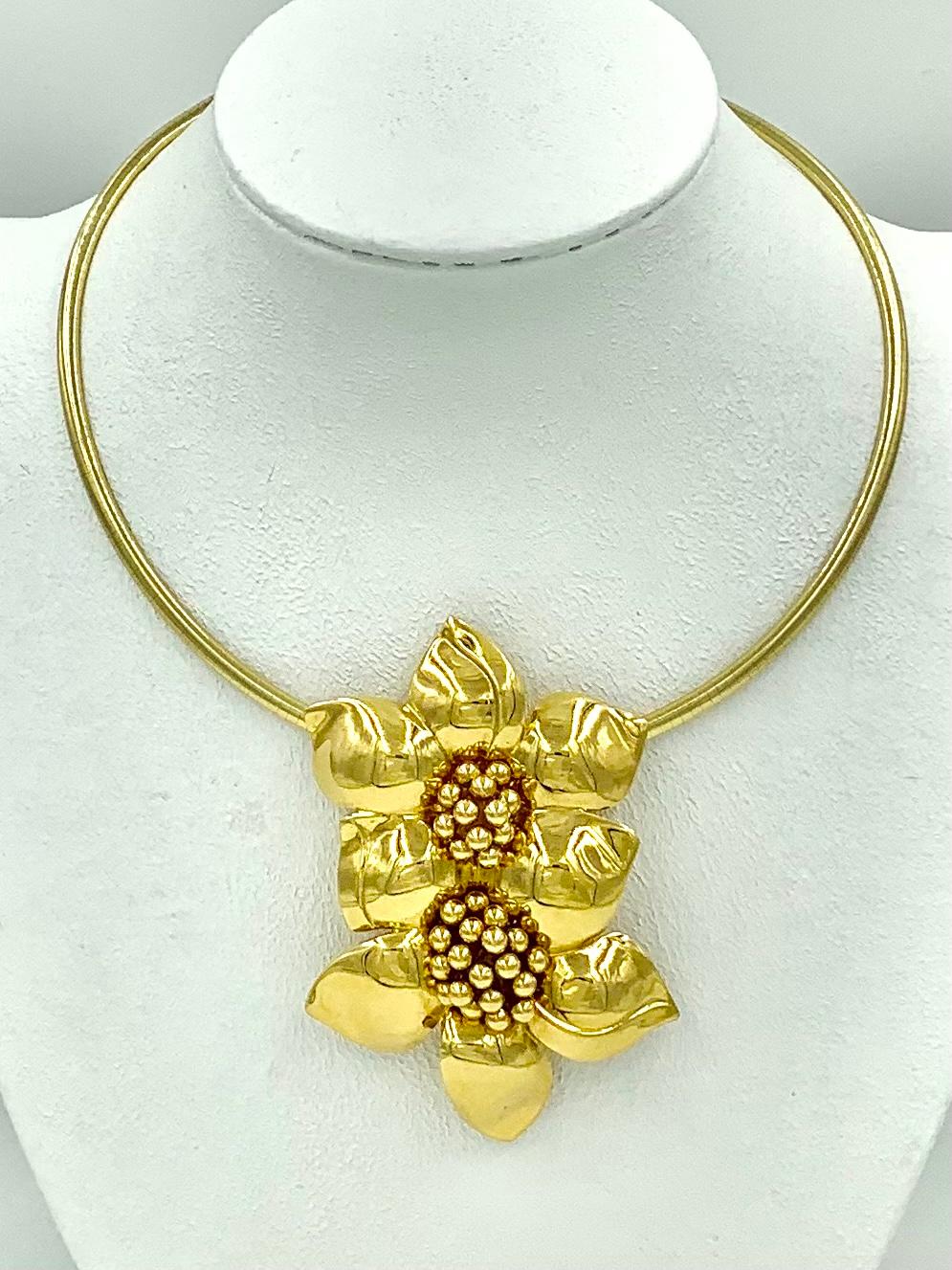 Large Estate Sabbadini 18K Gold Due Fiori Clip Brooch, Pendant Necklace Enhancer For Sale 1