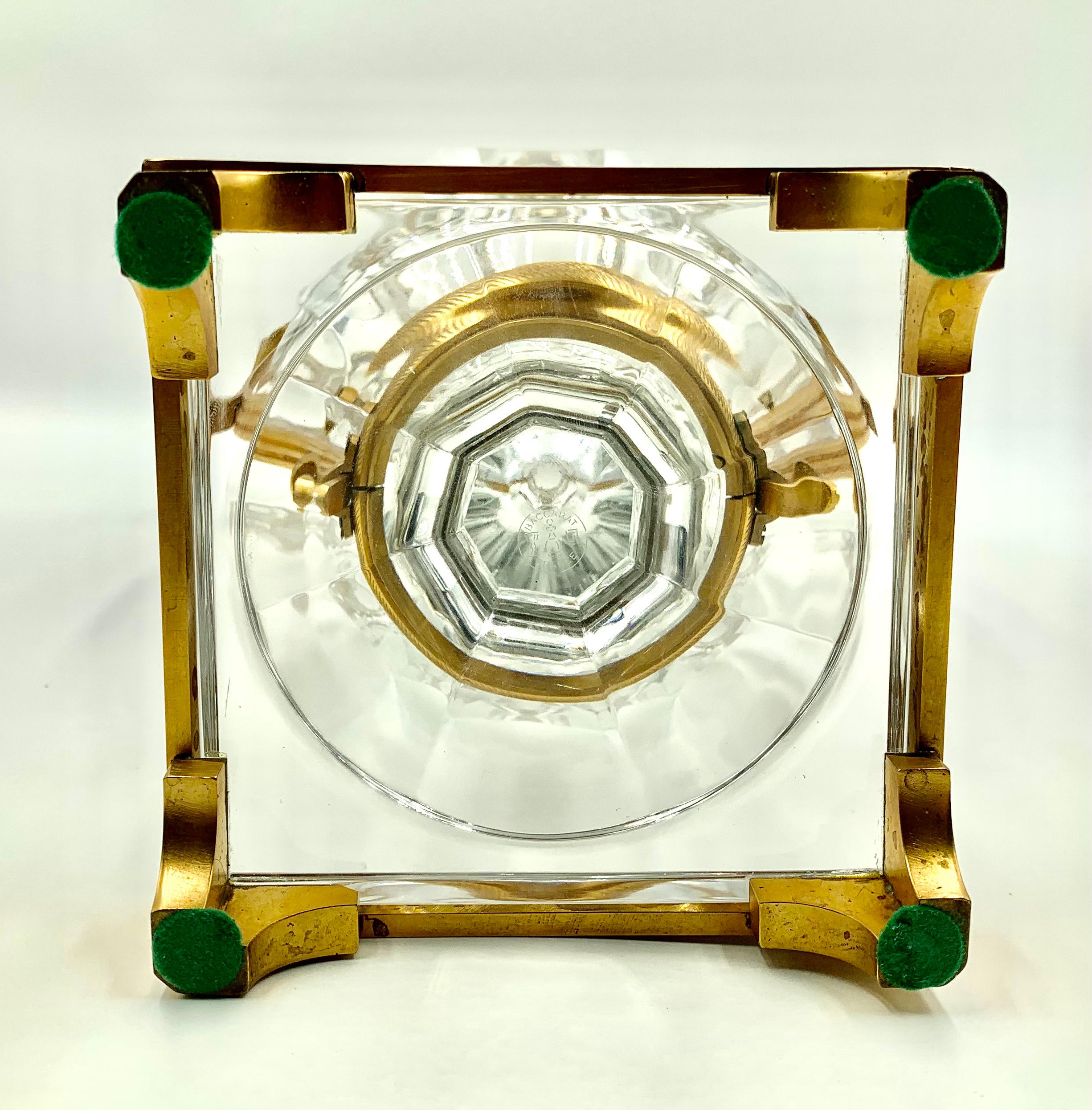 XX secolo Grande vaso di proprietà firmato Baccarat Empire Harcourt in bronzo e cristallo in vendita
