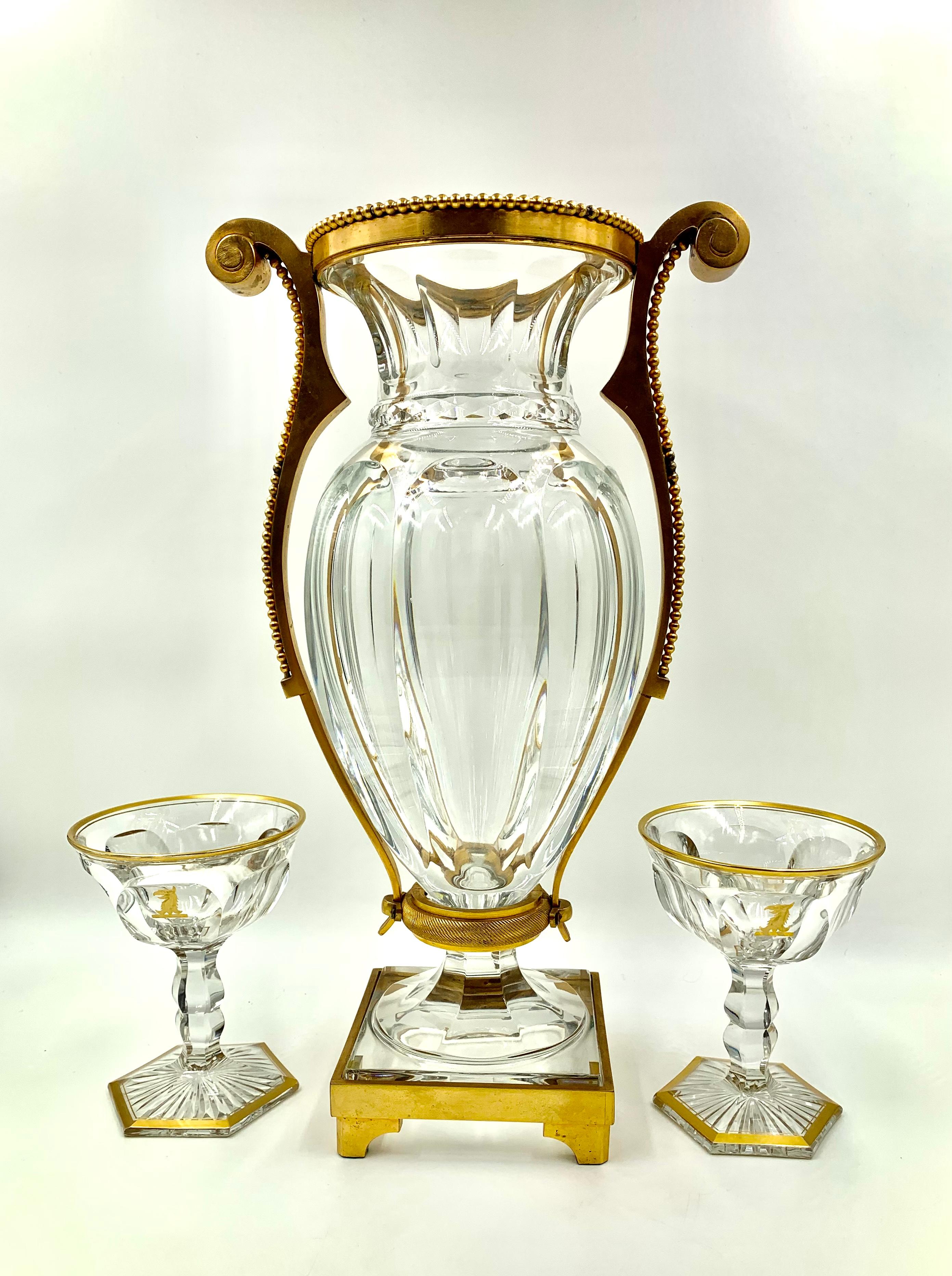 Grande vaso di proprietà firmato Baccarat Empire Harcourt in bronzo e cristallo in vendita 2