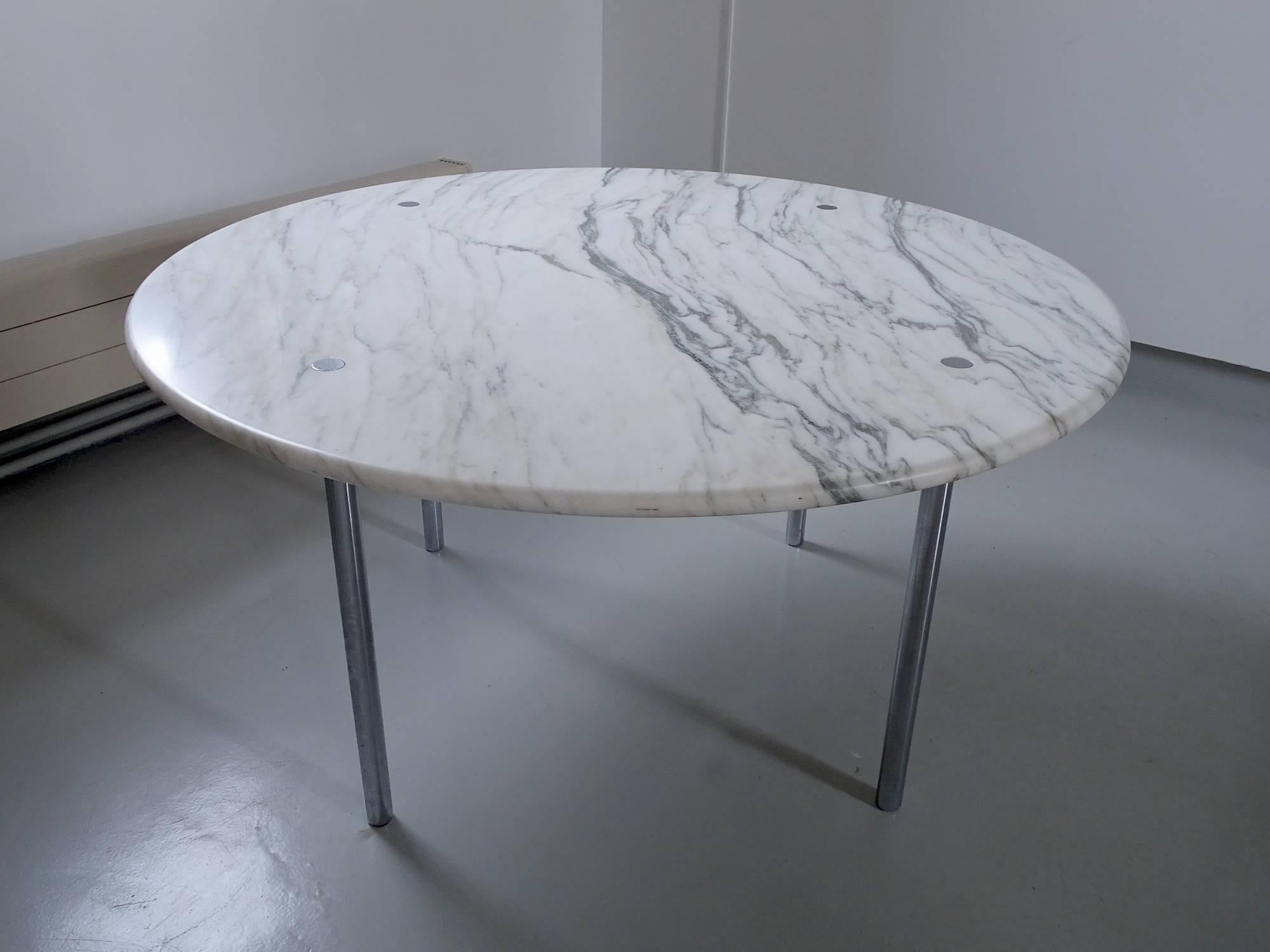 Large Estelle & Erwin Laverne Carrara Marble Dining Table, USA, 1950s In Excellent Condition In Woudrichem, NL
