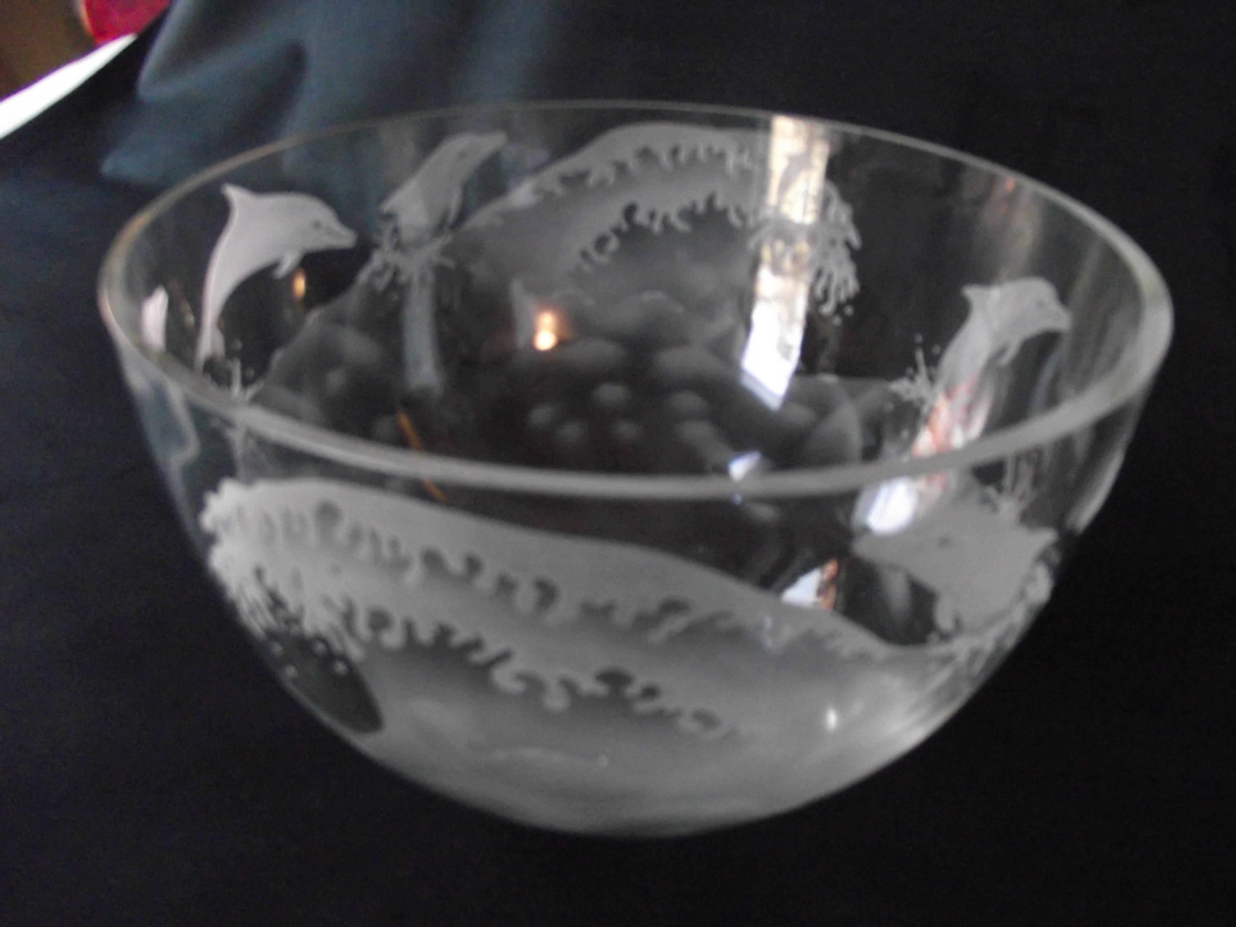 Large Etched Glass Dauphin Bowl, Artist Signed Clear Etched Glass Dauphin Bow In Good Condition For Sale In Harrisburg, PA