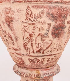 Grande vaso o cache di ceramica di tipo etrusco vaso sollevato su un piedistallo, entrambi w