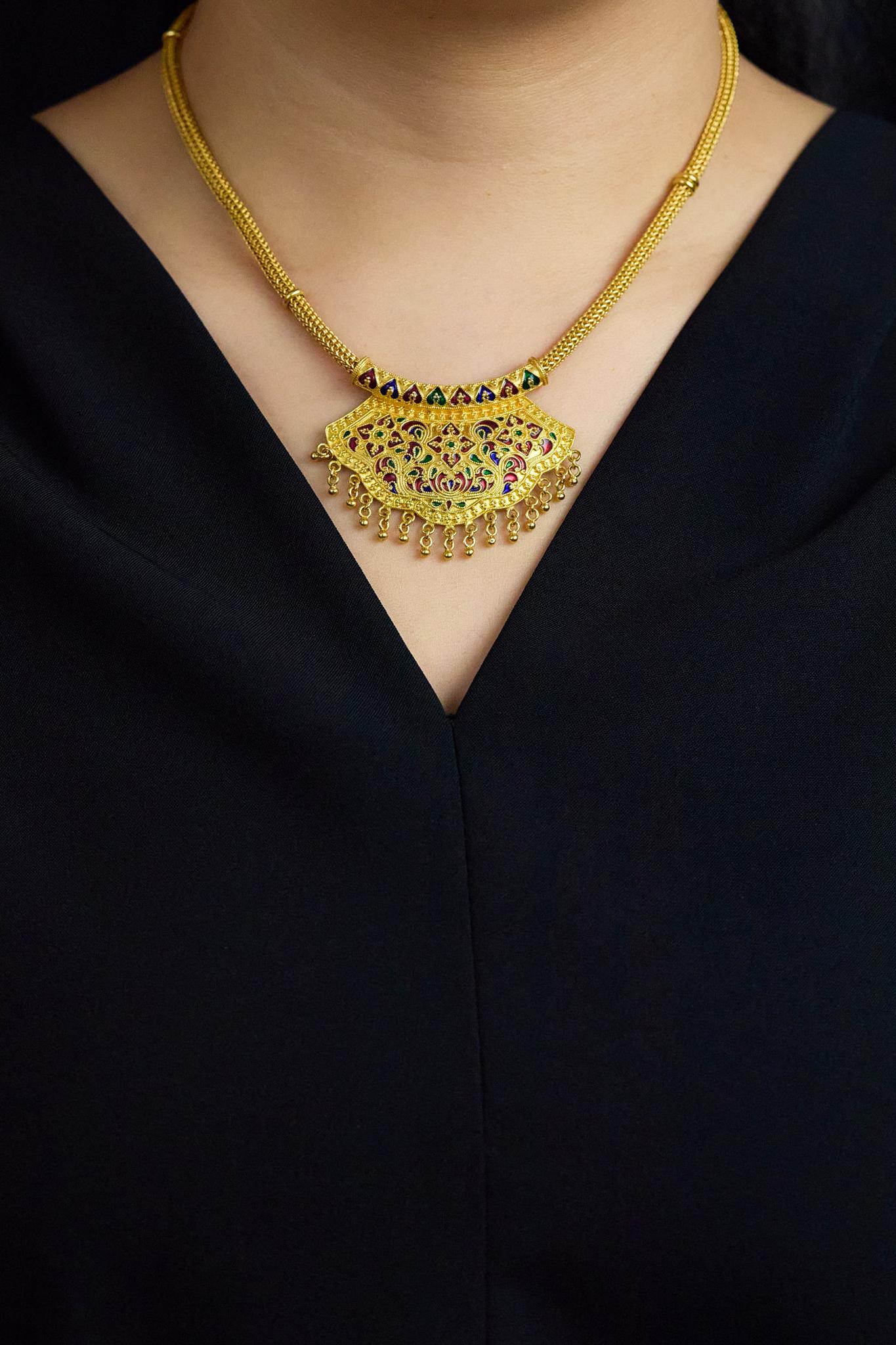 Grand collier à pendentifs en or jaune 22K de style néo-étrusque Pour femmes en vente