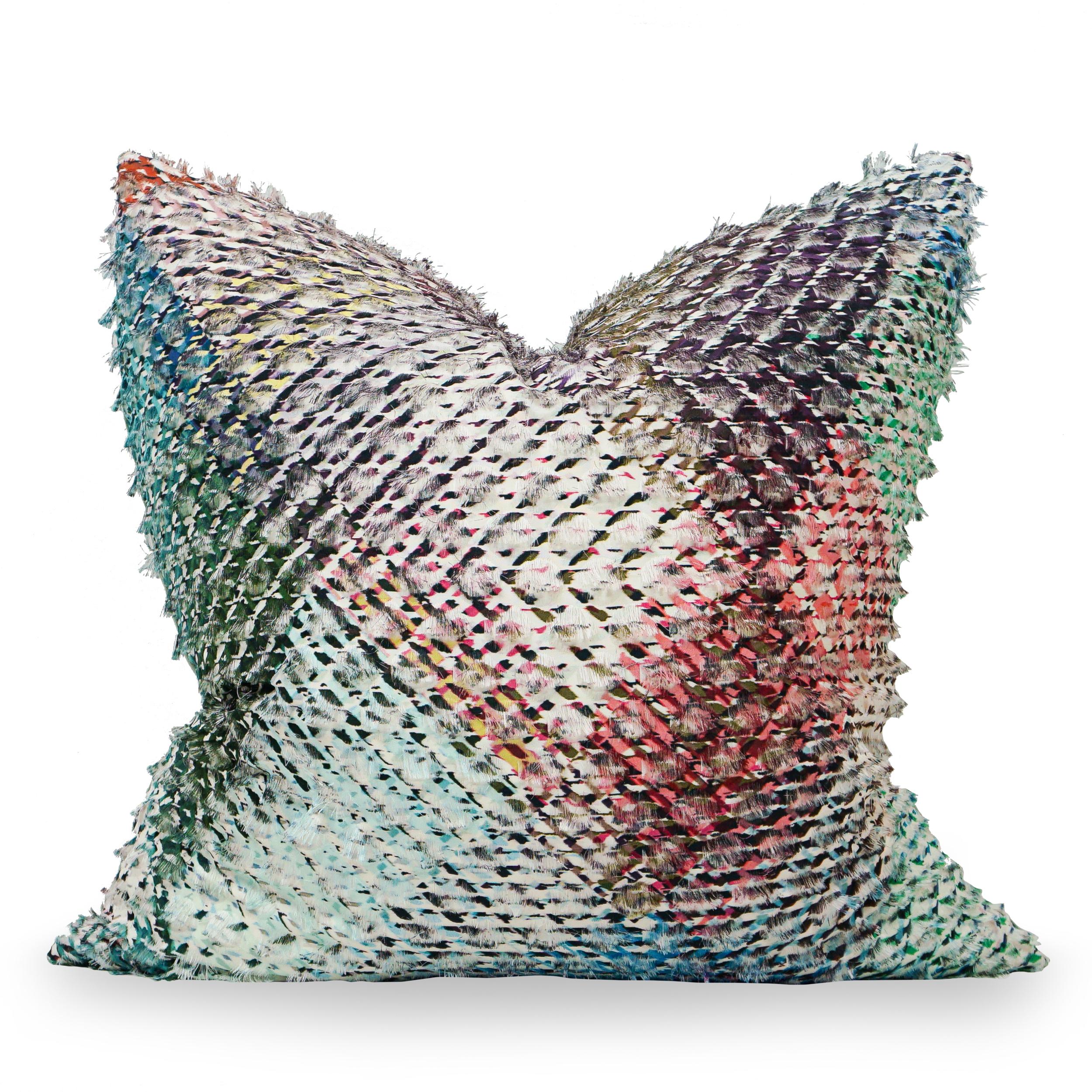 Cuscini Euro sham di grandi dimensioni con stampa shag sulle facce e velluto a uovo d'anatra sui dorsi. È dotato di cerniera invisibile e inserto in piuma e piumino personalizzato. Venduto in coppia.

Misure:
Complessivamente: 26 
