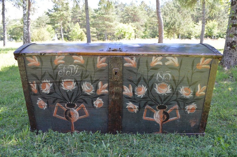 Large European Antique Polychrome Painted Wedding Chest, circa 1815 For